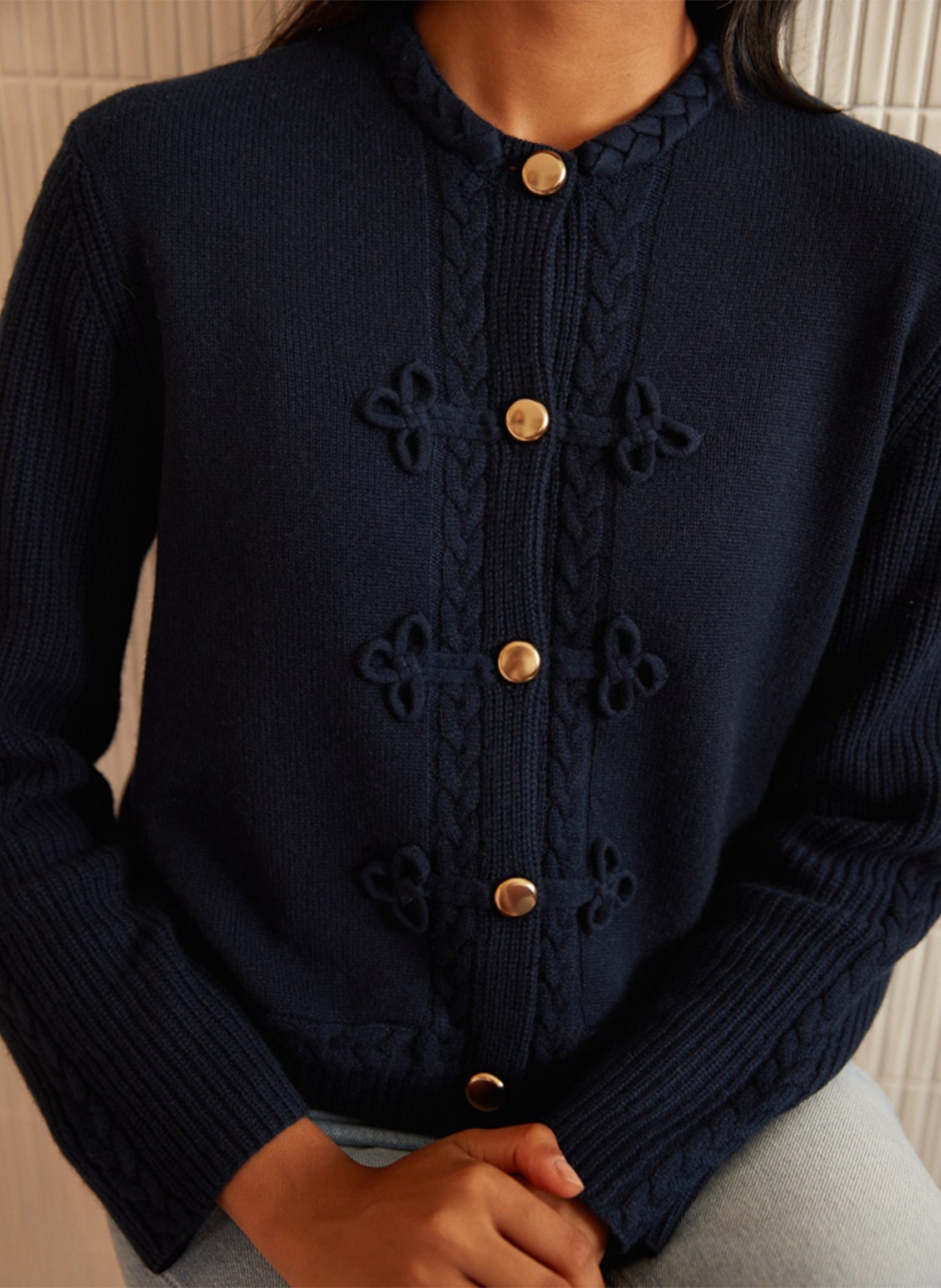 Gerade geschnittene Strickjacke mit Rundhalsausschnitt aus Kaschmir HIRCUS Blau
