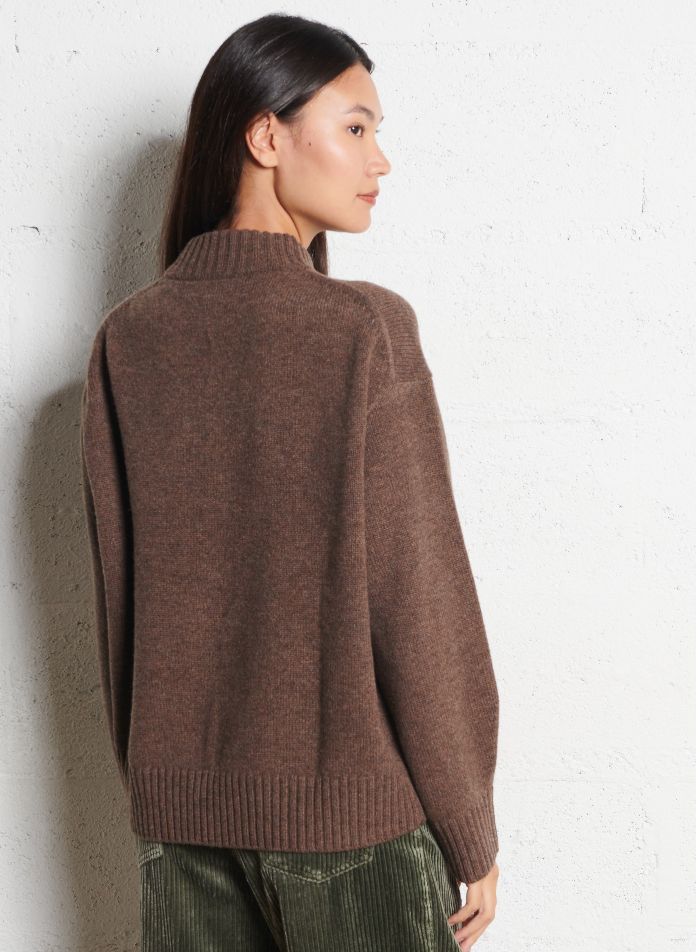 Weiter Wollpullover mit Stehkragen BERENICE Braun