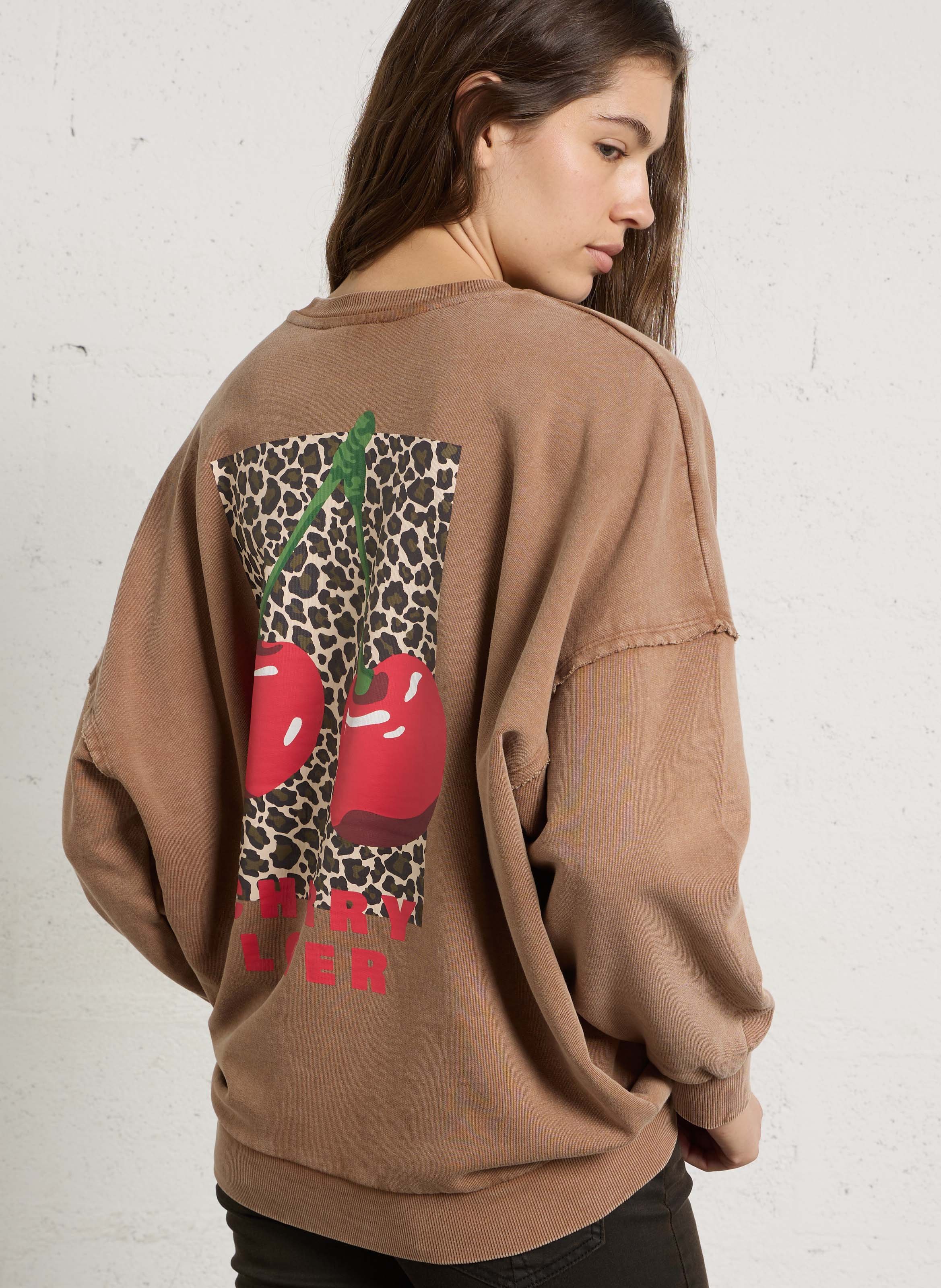 Wijde sweater van katoenmix met ronde hals en zeefdruk LE TEMPS DES CERISES Bruin