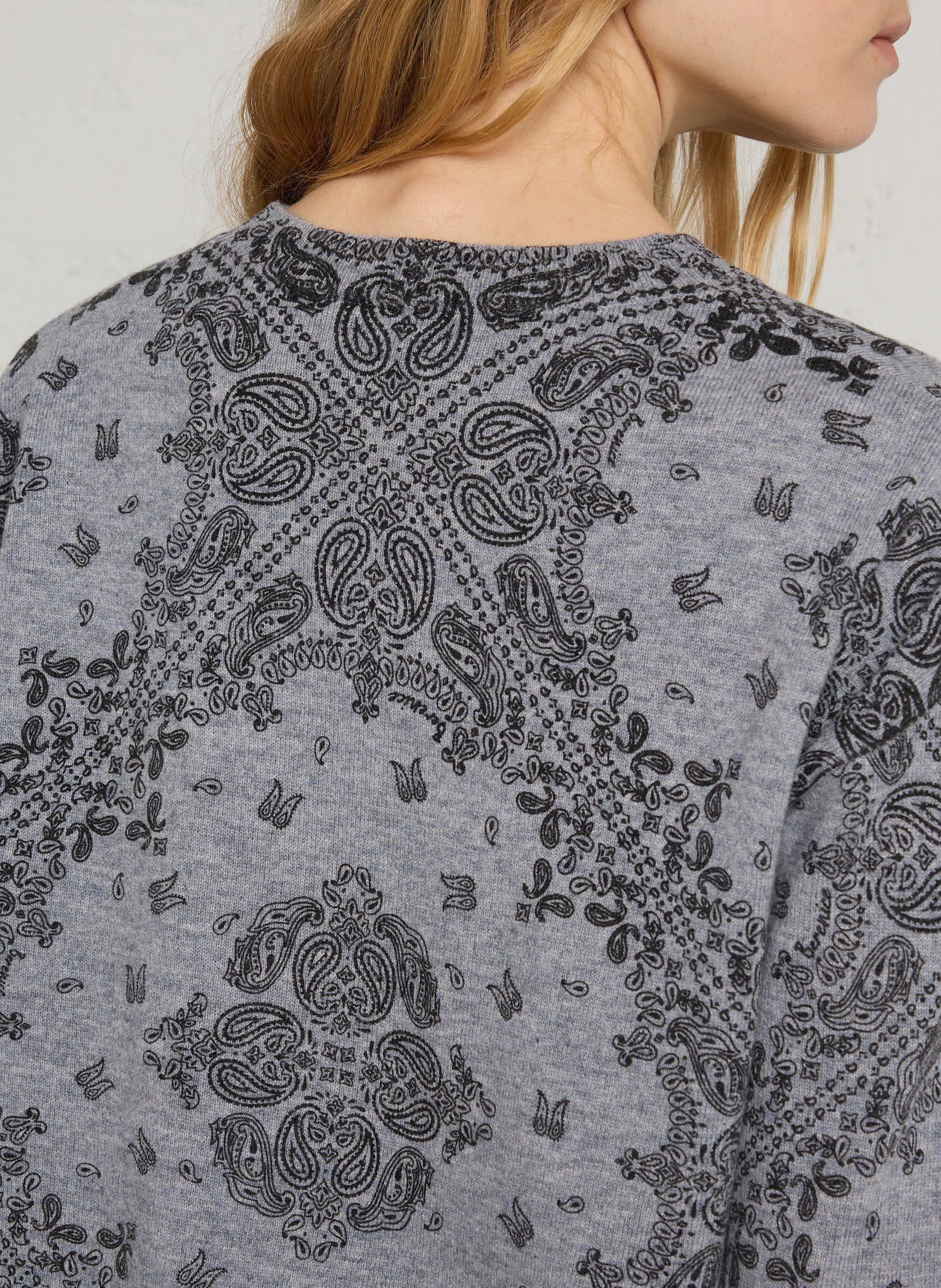 Pull droit col rond imprimé cachemire en laine BERENICE Gris