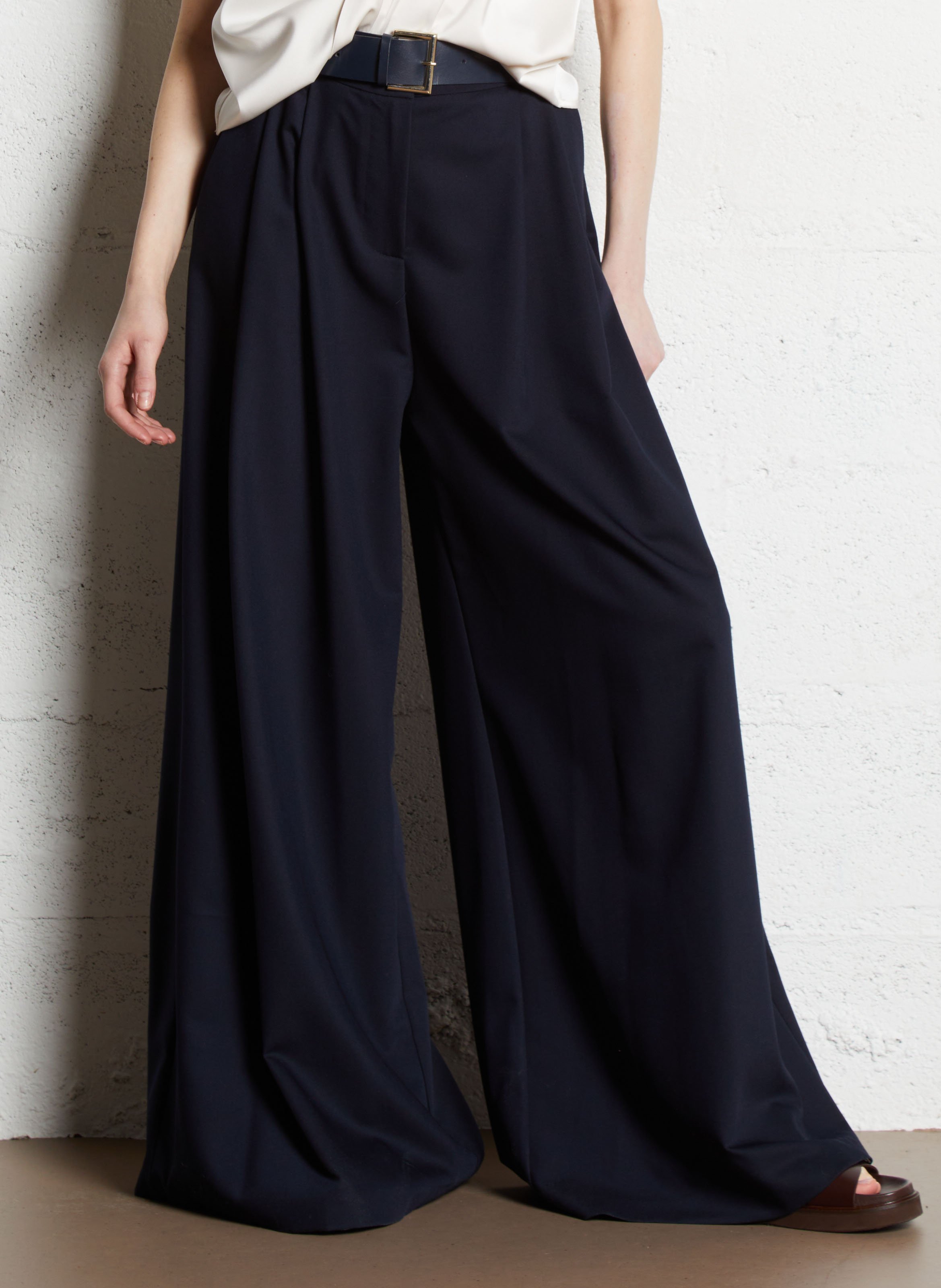 Wijde broek met plooien en ceintuur IMPERIAL