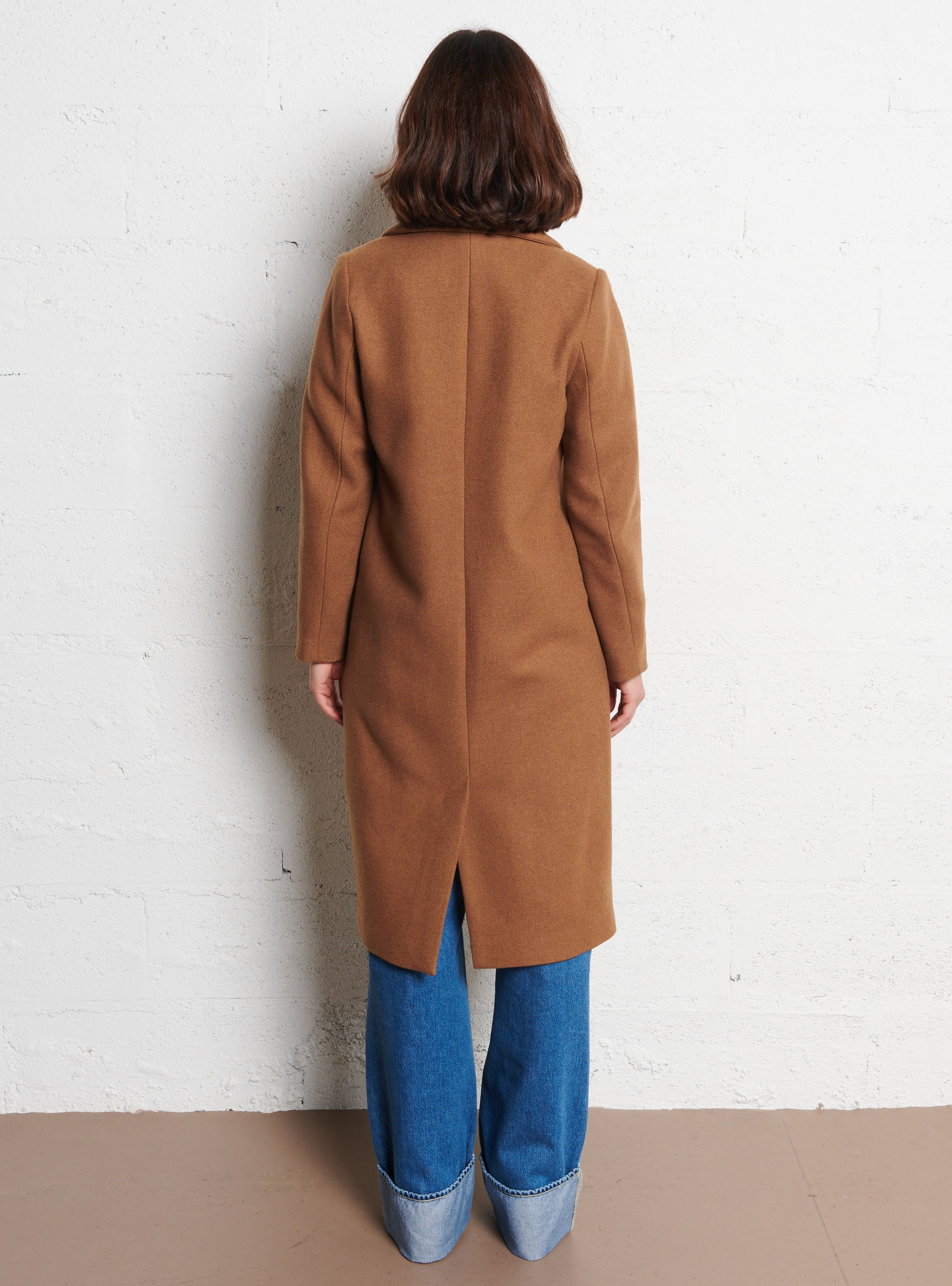 Long knit coat with tailored collar I CODE Brown