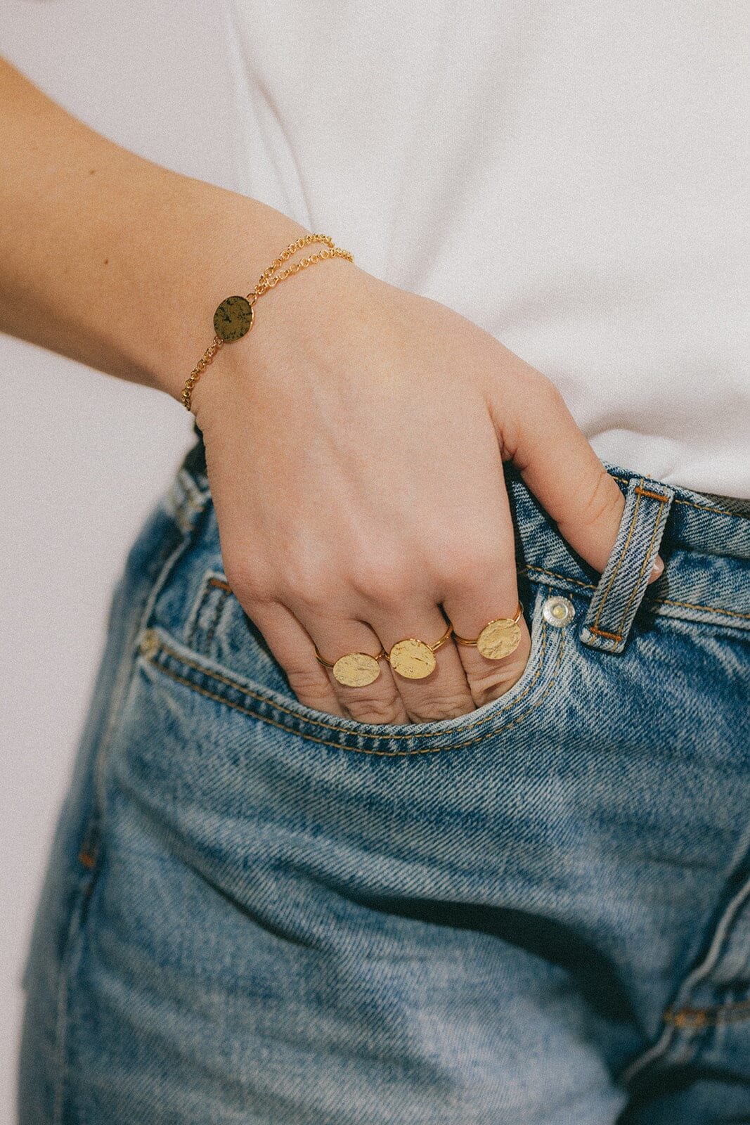 Round hammered gold-plated ring Golden