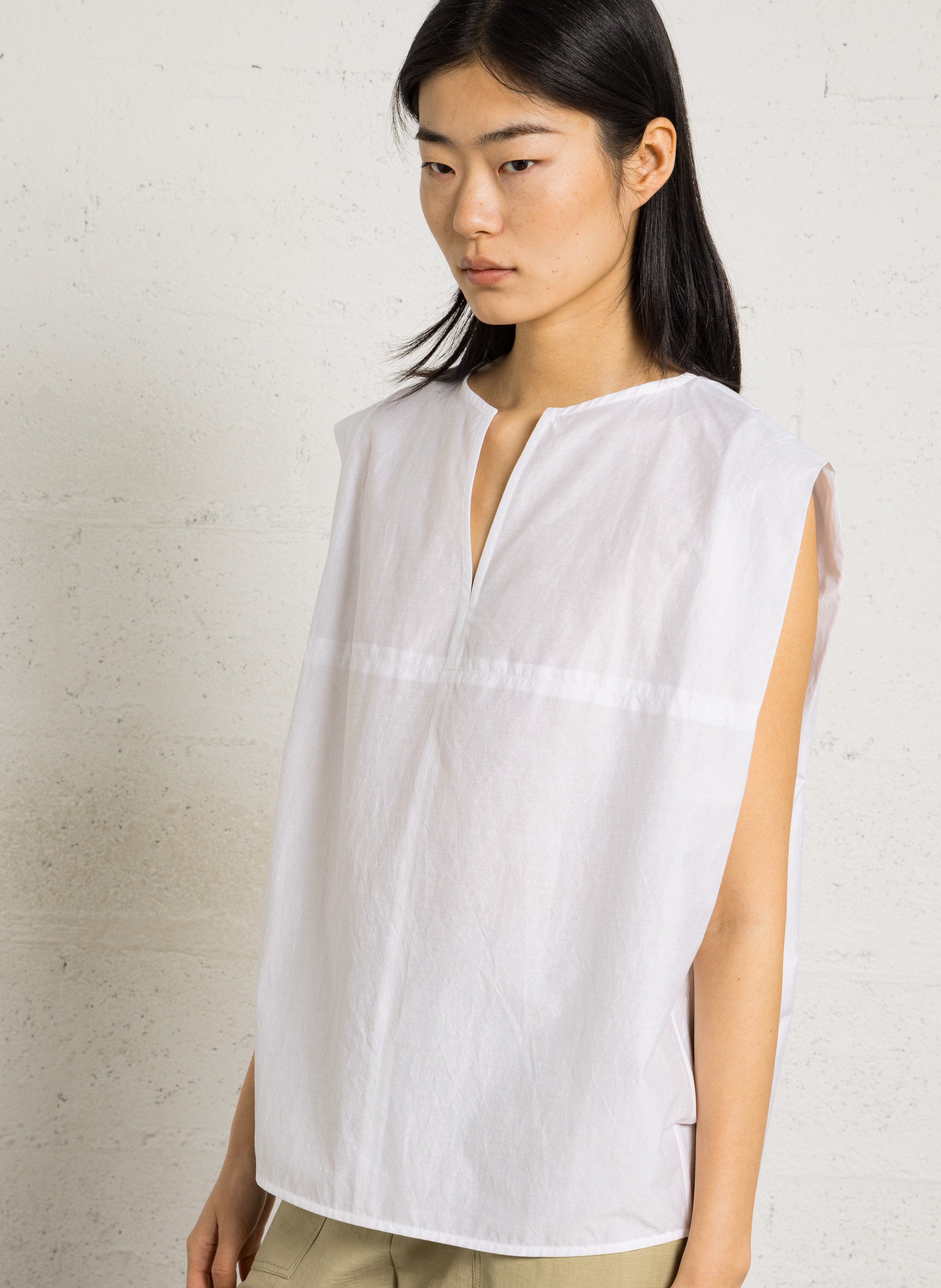 Oversized top in blended organic cotton. SOEUR White