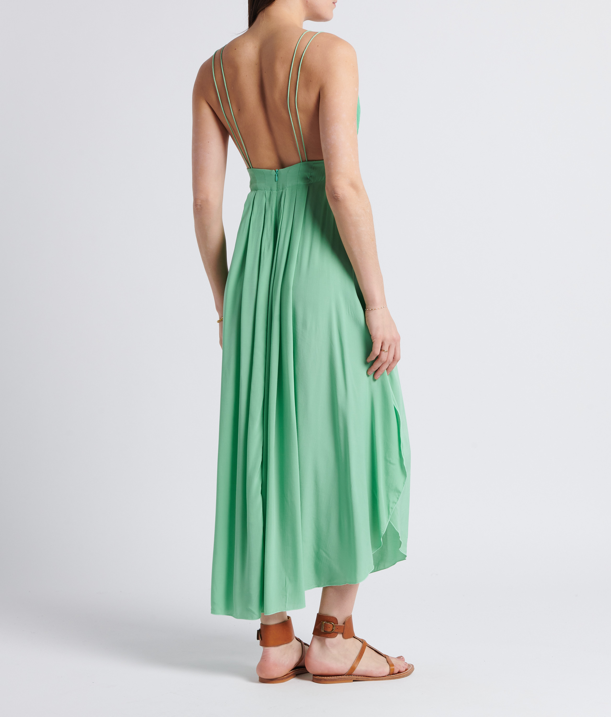 Langes, gerades Kleid aus Leinen-Seide-Mix mit V-Ausschnitt KARMA KOMA Grun