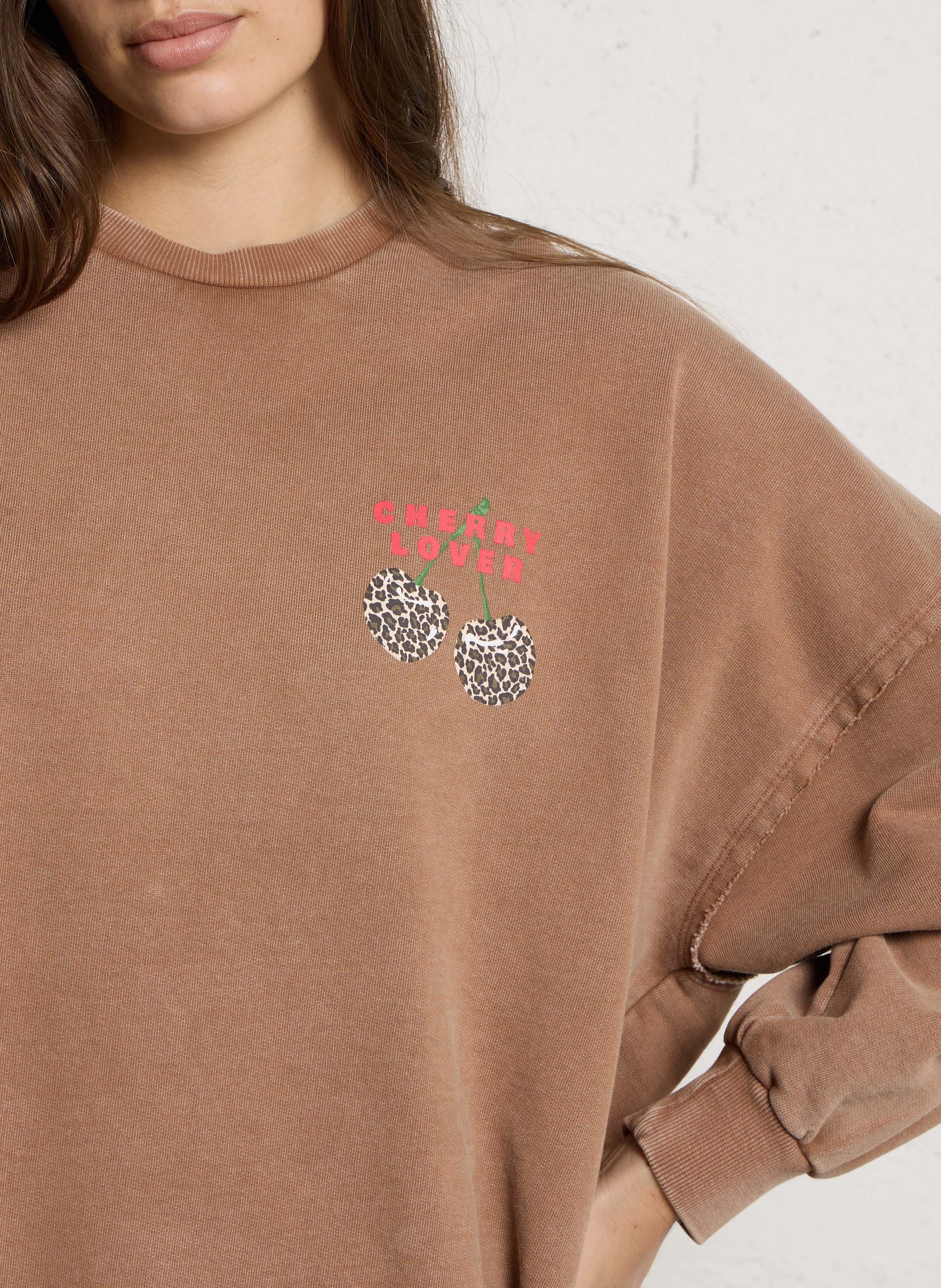 Wijde sweater van katoenmix met ronde hals en zeefdruk LE TEMPS DES CERISES Bruin