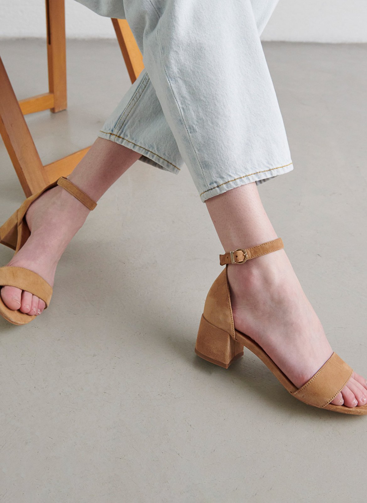 Sandales talons mi-hauts en cuir velours JONAK Beige