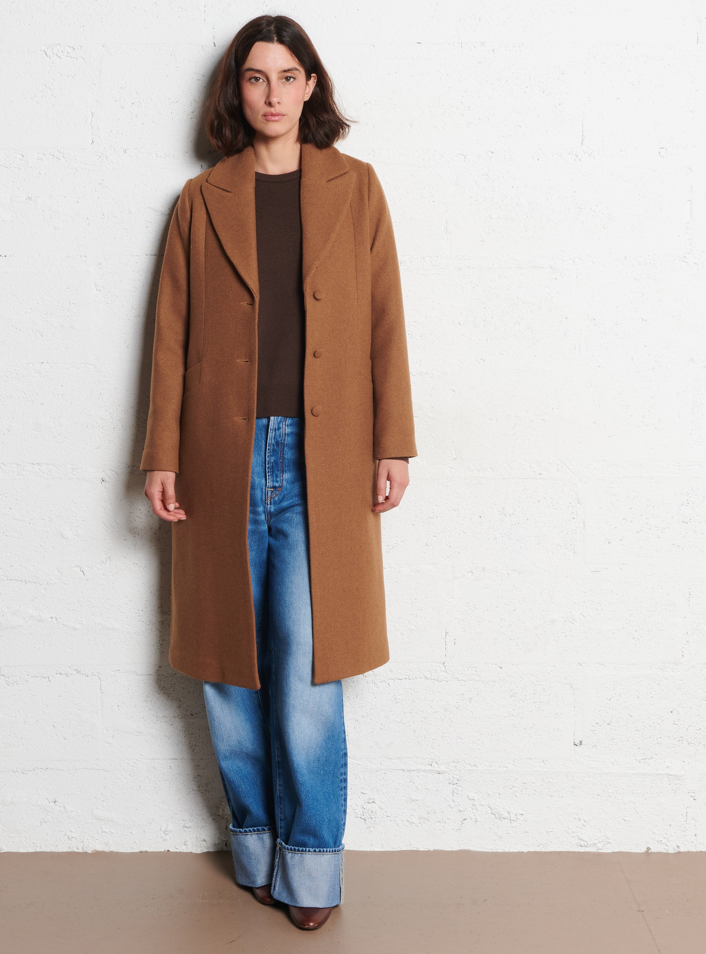 Long knit coat with tailored collar I CODE Brown