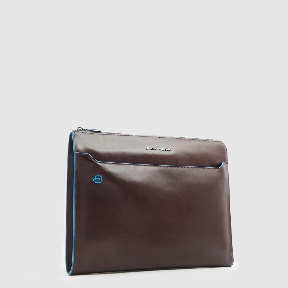 Leather laptop sleeve with retractable handles, RFID protection, and Airpods® pocket. PIQUADRO Brown