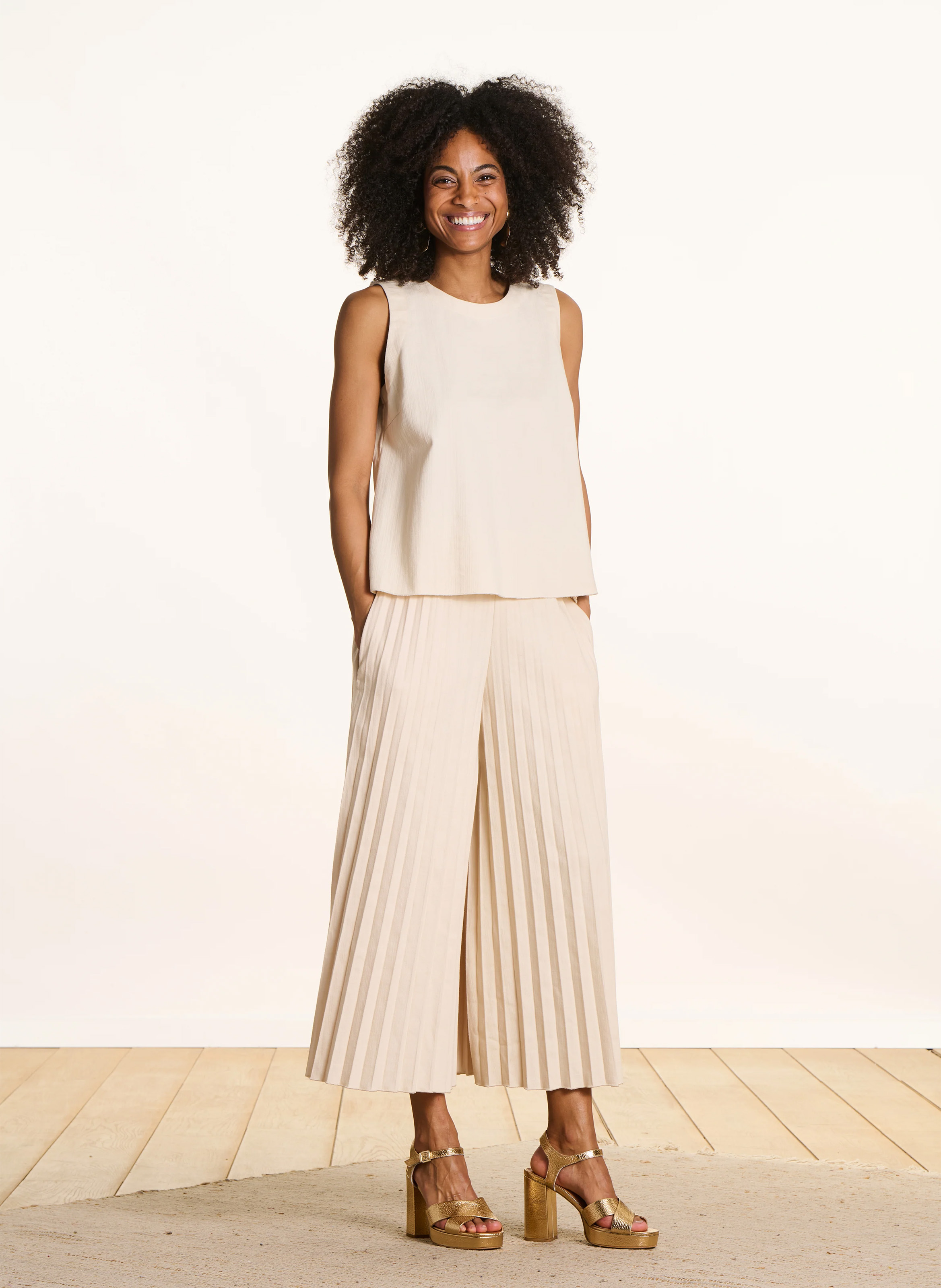 Ledersandalen mit Absatz, Metallic-Look LA FEE MARABOUTEE Gelb