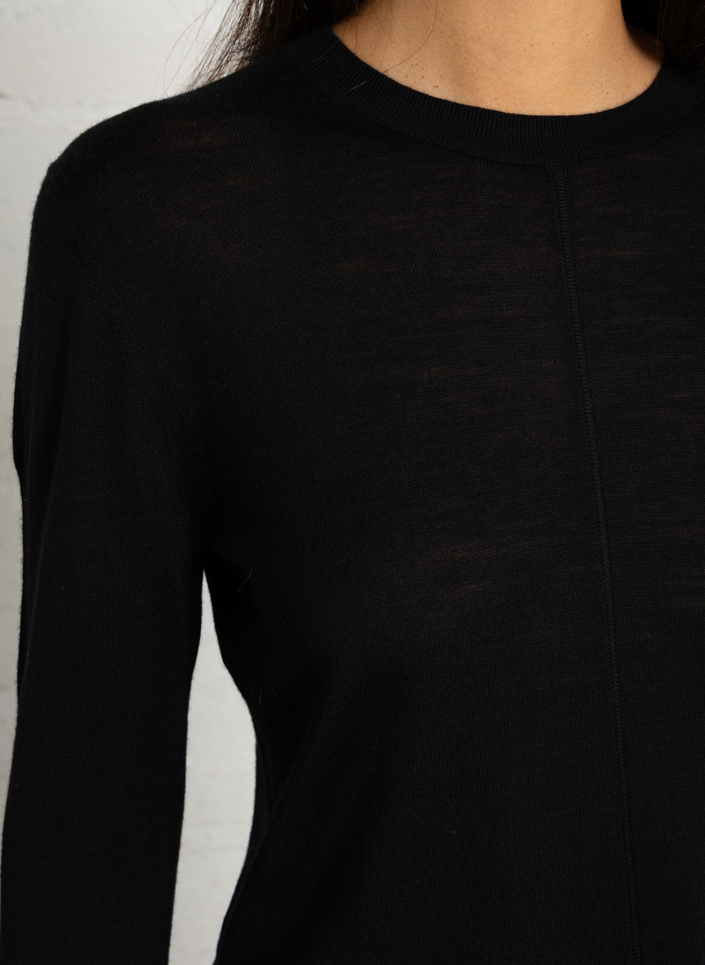 Pull ajusté col rond en laine  LAURENCE BRAS Noir
