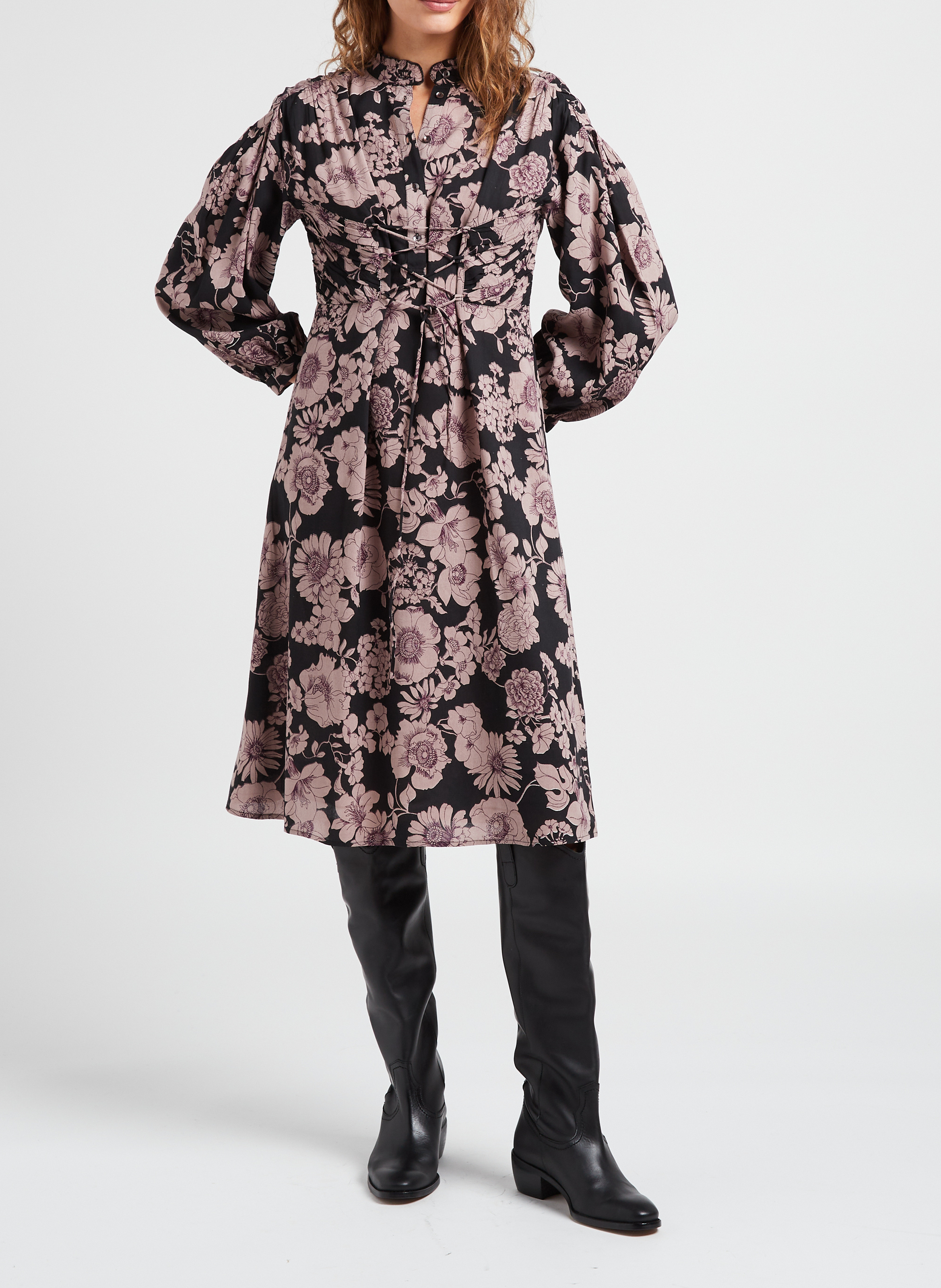 Robe mi-longue col rond à imprimé floral ANTIK BATIK Noir
