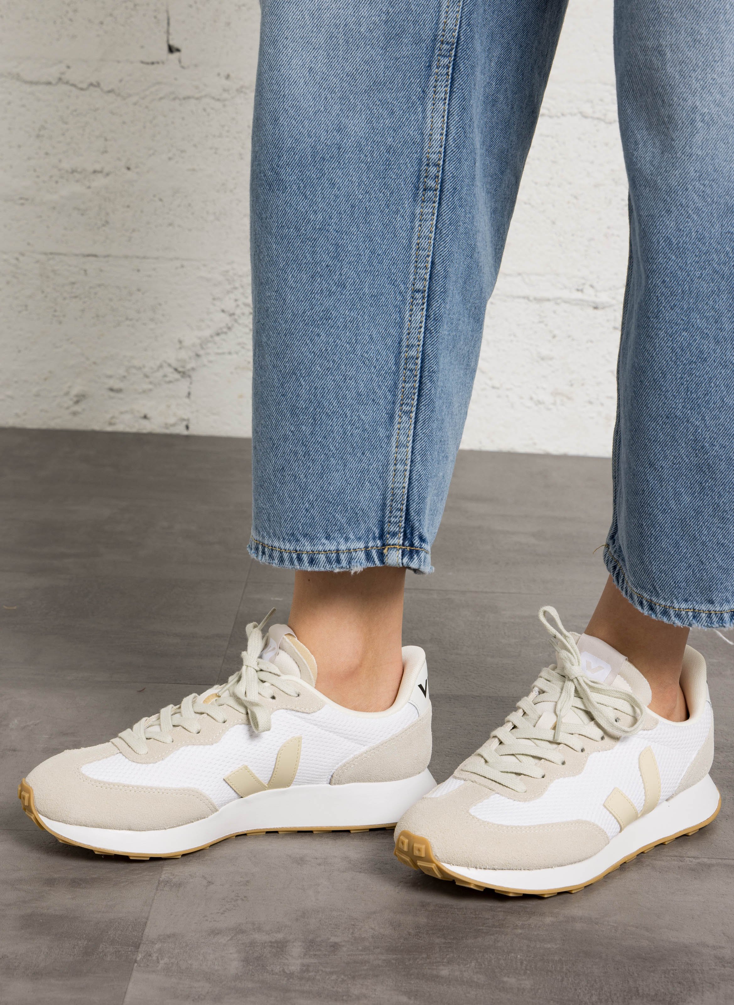 Low-top sneakers made from recycled fibers VEJA White