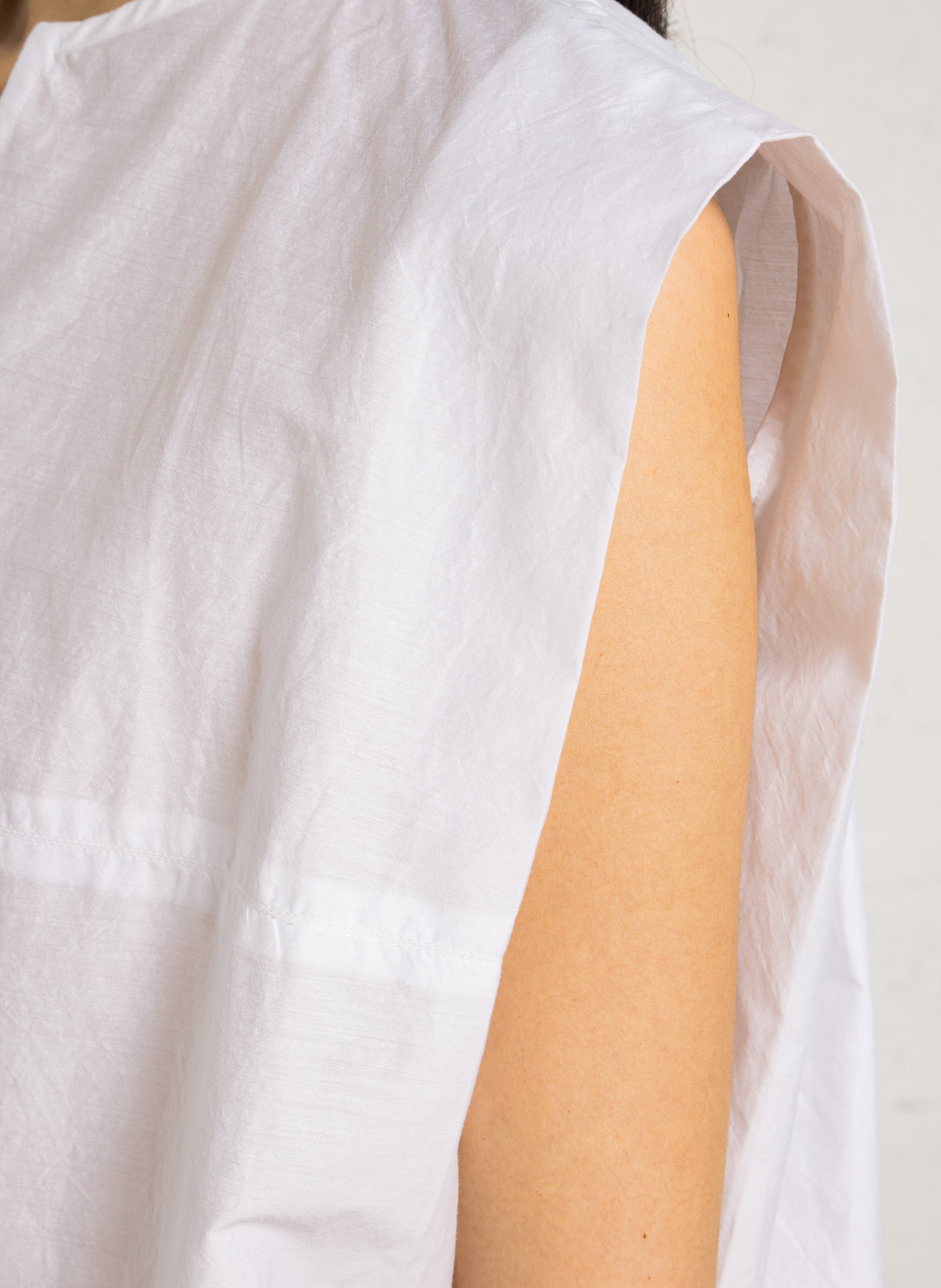 Oversized top in blended organic cotton. SOEUR White