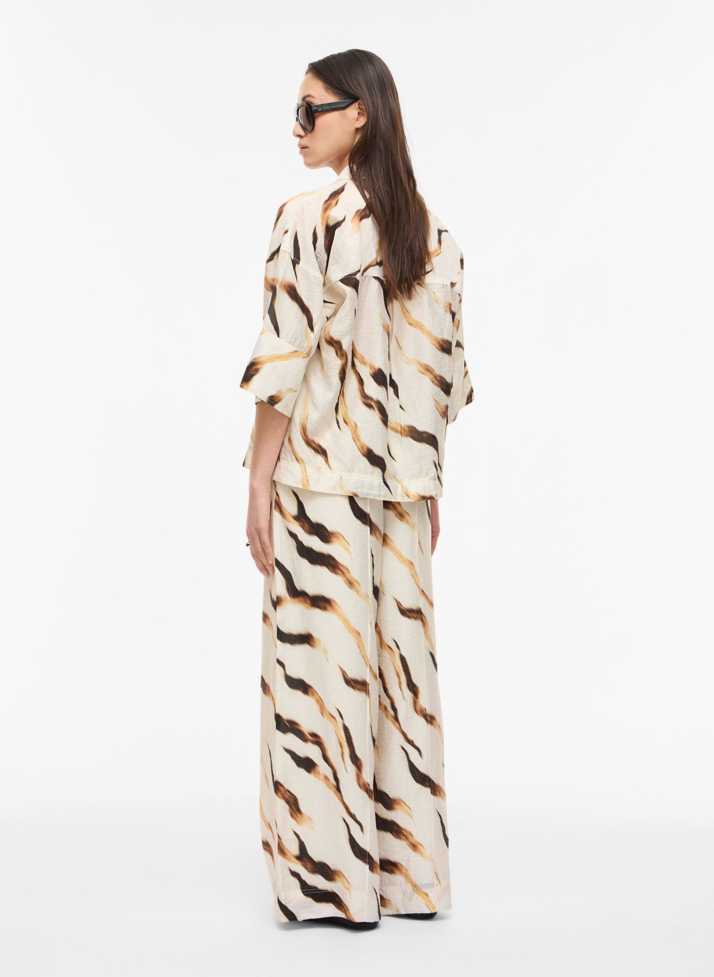 Bedruckte Bluse mit klassischem Kragen ROUGE EDIT Beige