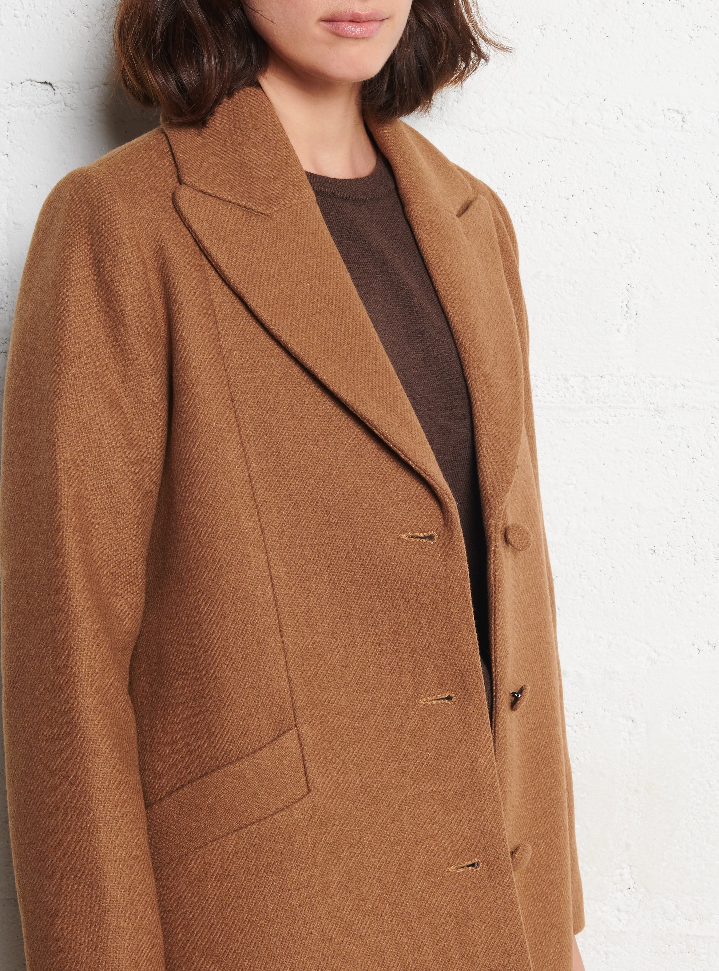 Long knit coat with tailored collar I CODE Brown