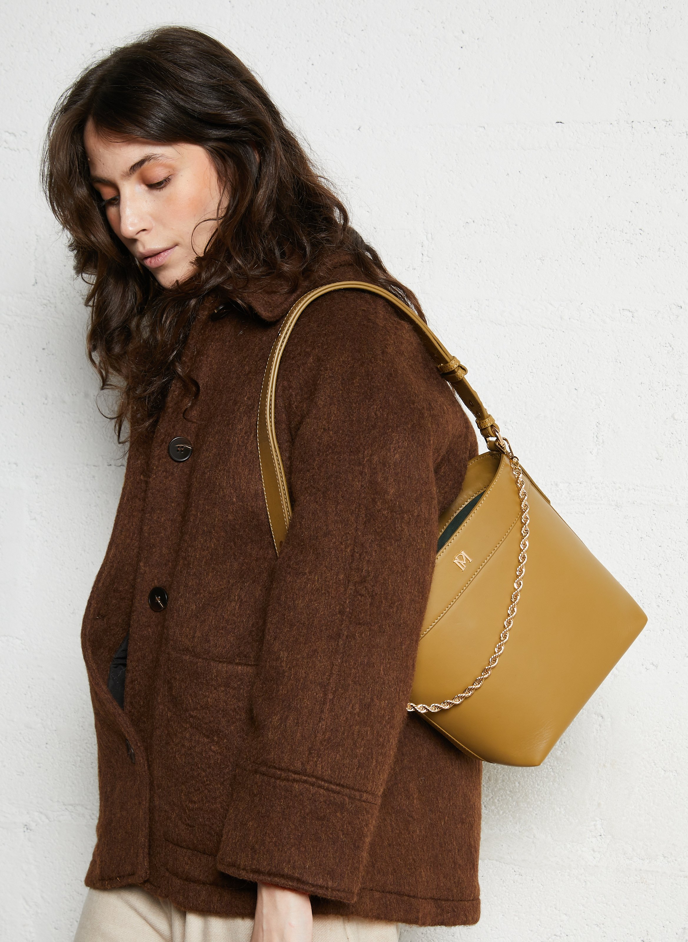 Plain leather bucket bag PETITE MENDIGOTE Green