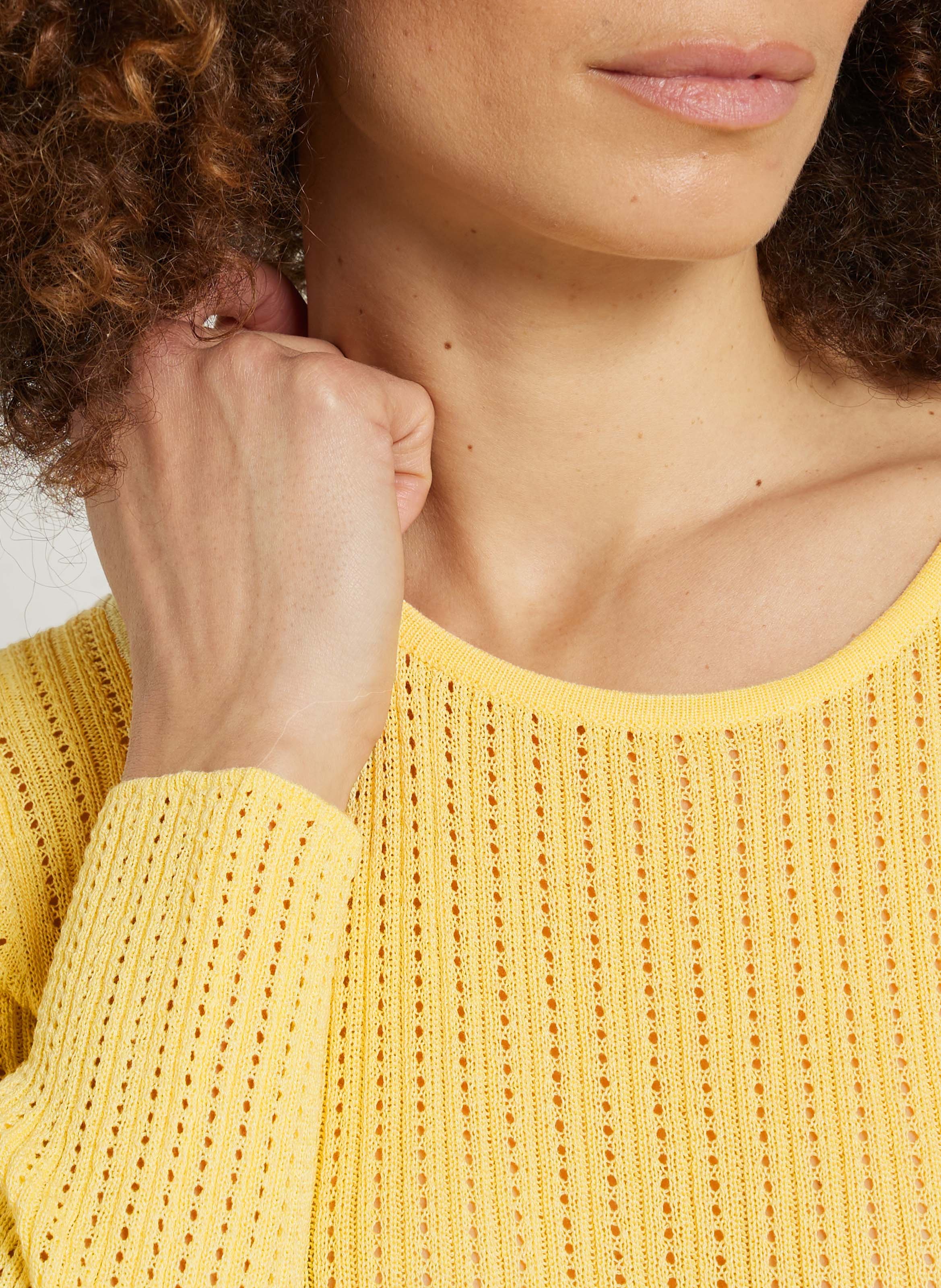 Pull moulant col rond  LA PETITE ETOILE Jaune