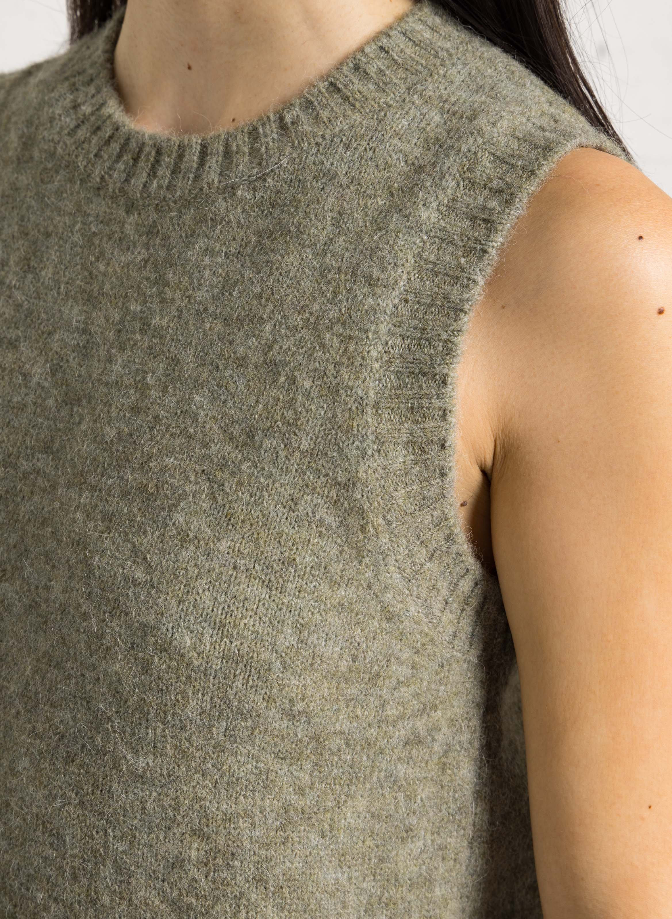 Gerade geschnittener Pullunder mit Rundhalskragen SOEUR Grun