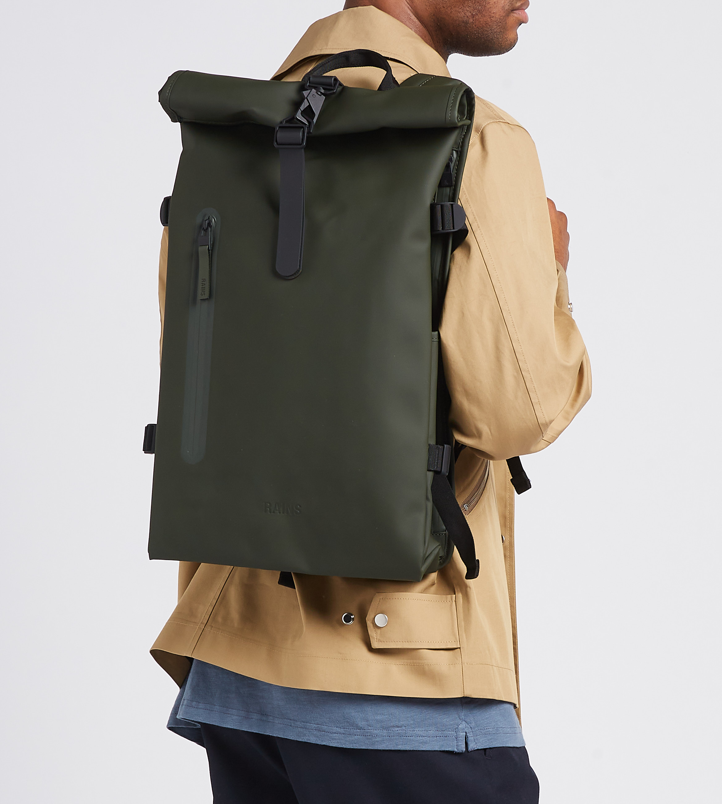 Wasserdichter Rolltop-Rucksack RAINS Grun