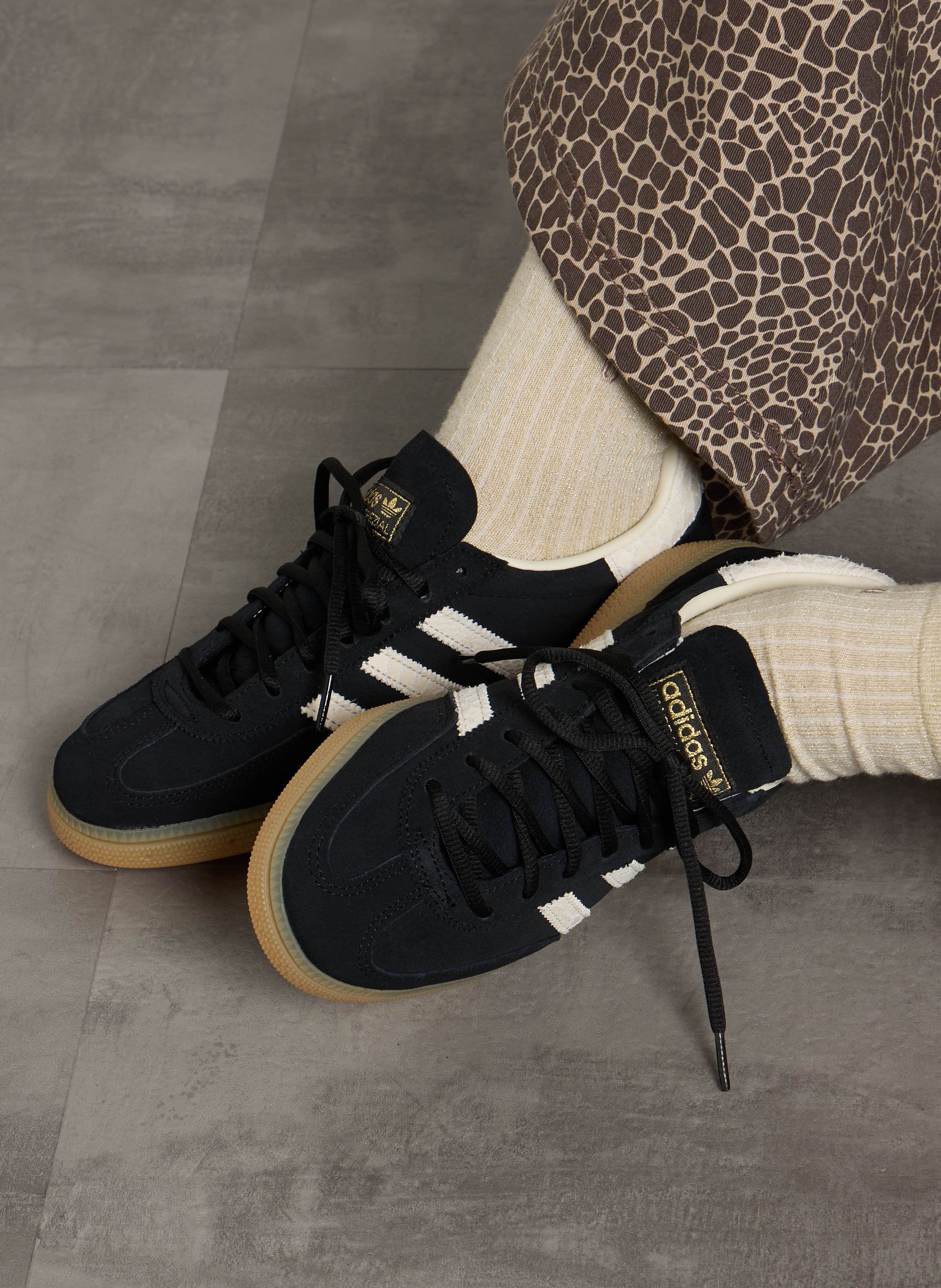 . ADIDAS Schwarz
