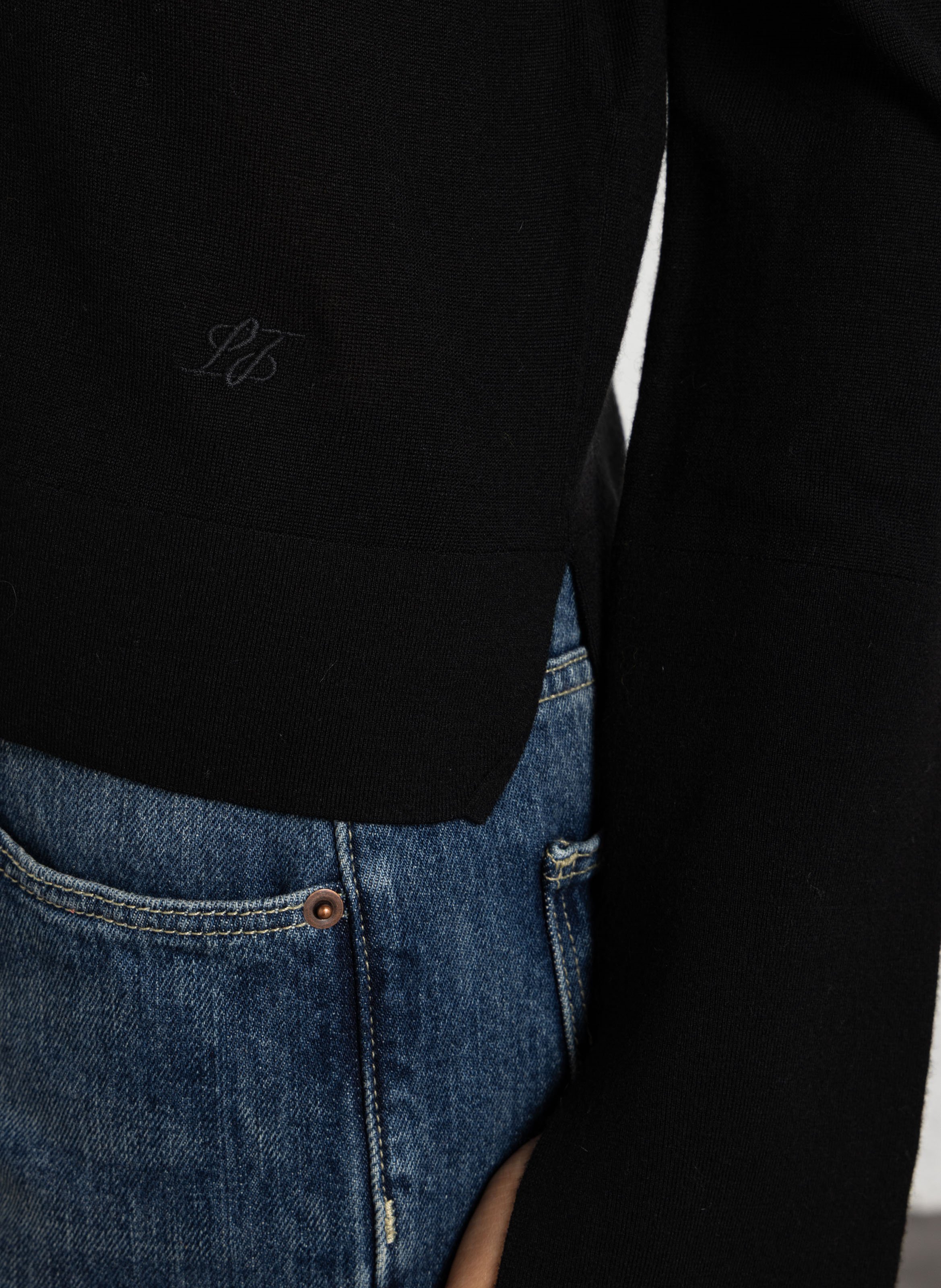 Pull ajusté col rond en laine  LAURENCE BRAS Noir