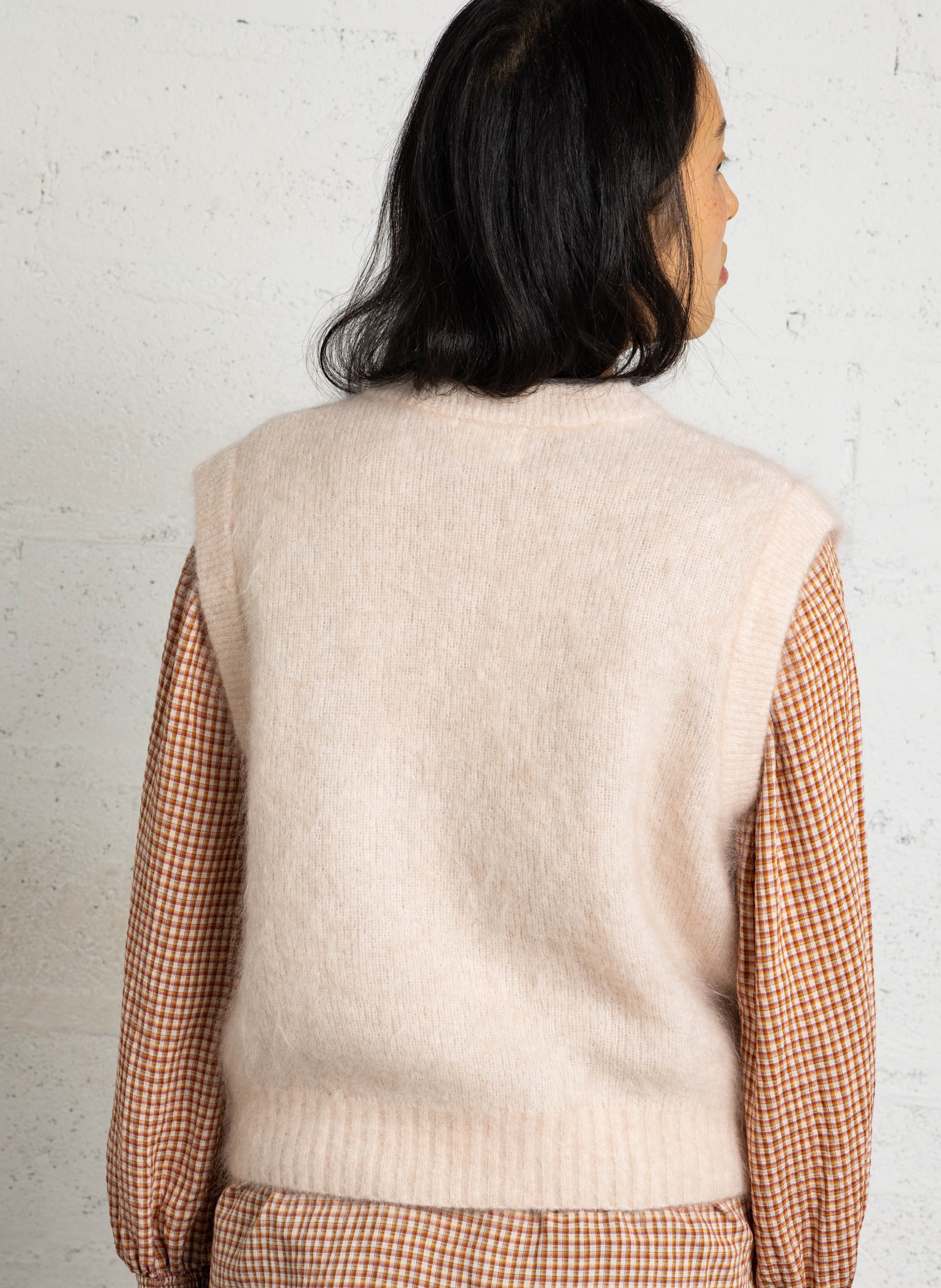 Ärmellose gerade geschnittene Weste mit Rundhalsausschnitt aus gemischtem Mohair. MAISON 123 Rosa