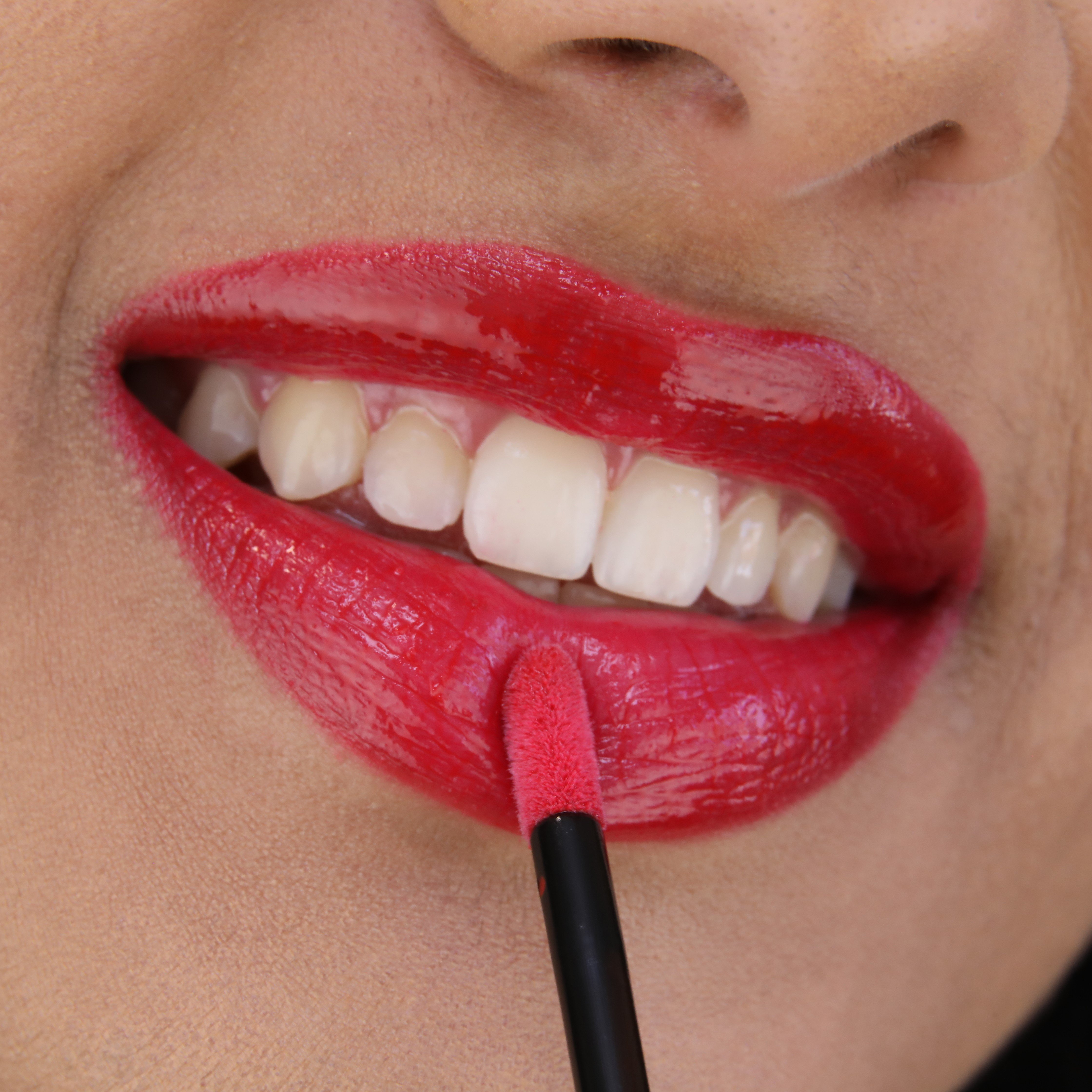 Gloss naturel & vegan ALL TIGERS 818 rouge glossy "build your empire"