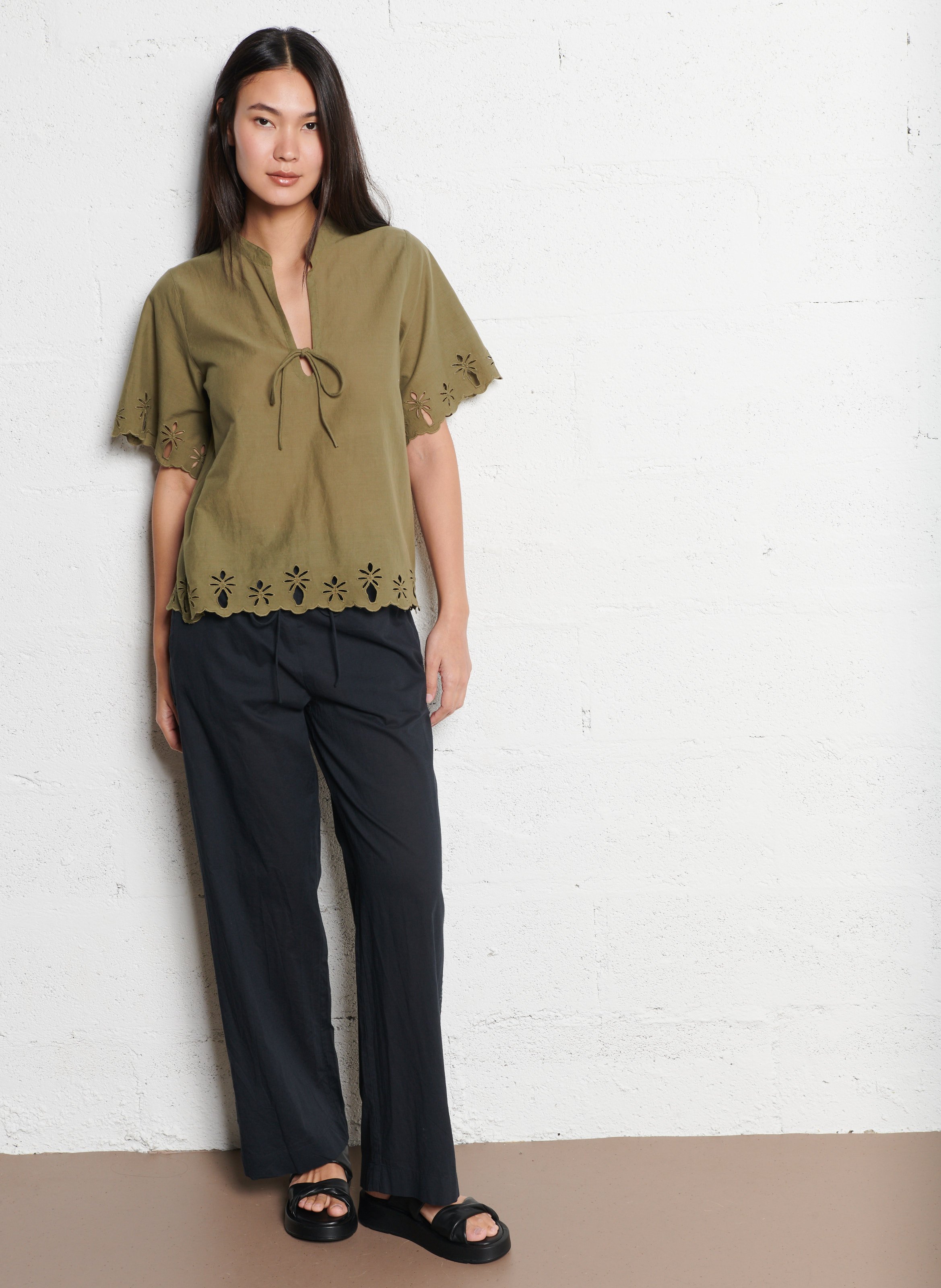 Kurzarm-Top mit V-Ausschnitt HARTFORD Khaki