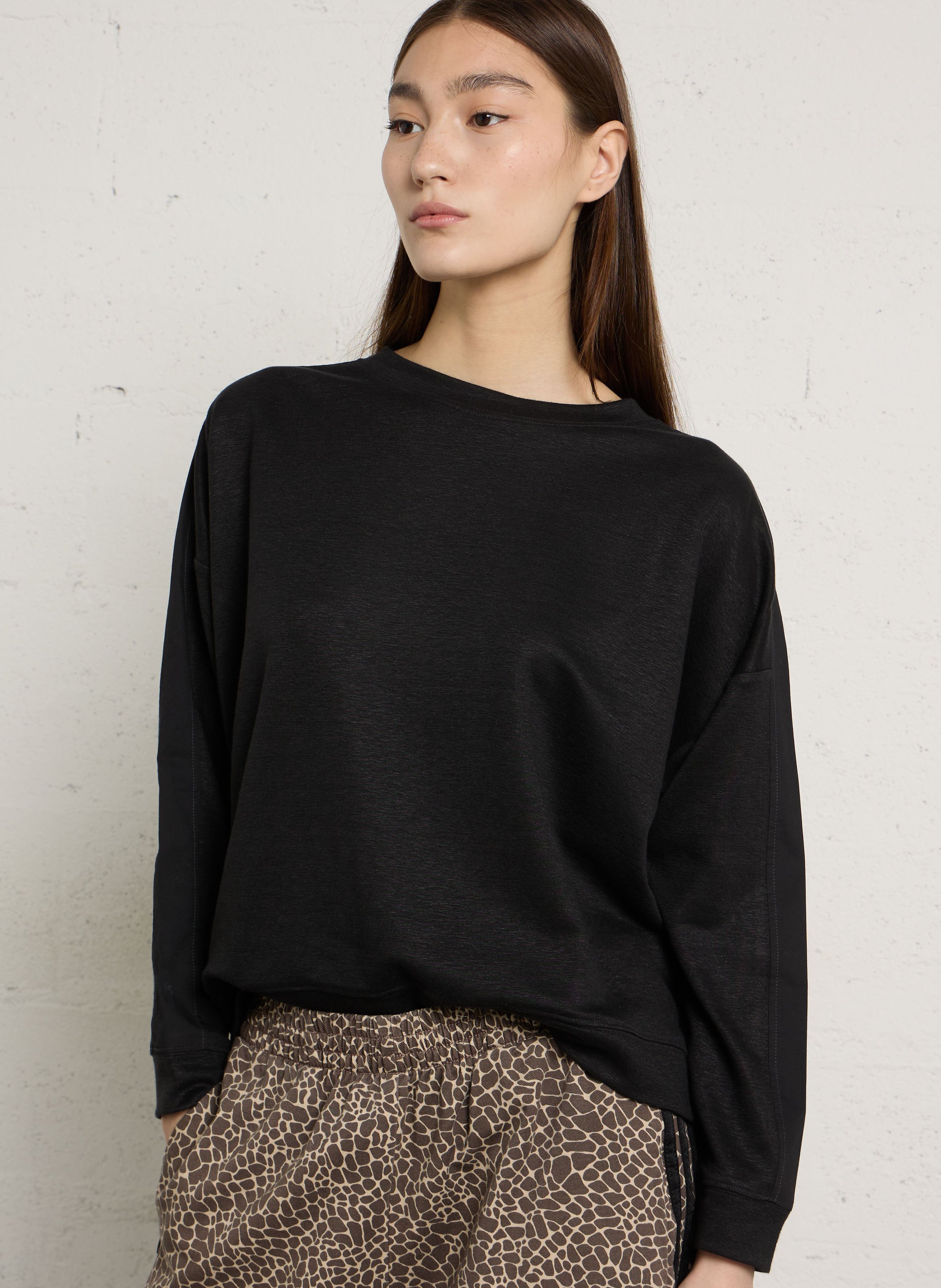 Camiseta de mezcla de lino con cuello redondo MAISON 123 Negro