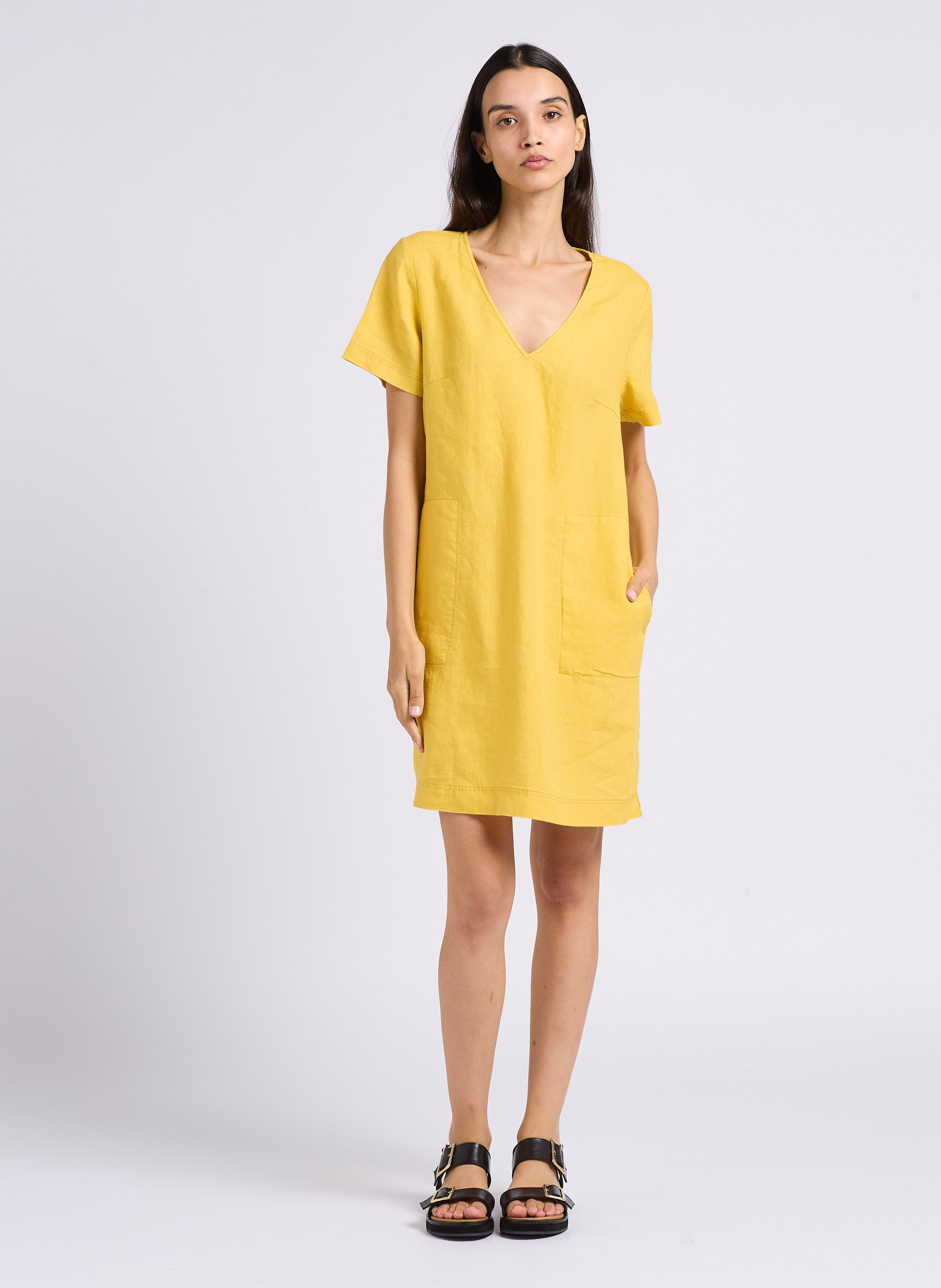 Robe courte col V en lin Jaune