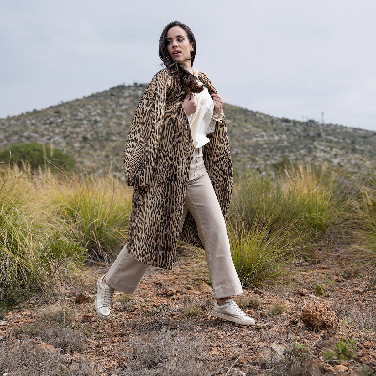 Lace-up metallic grained leather tennis shoes JULES & JENN Golden