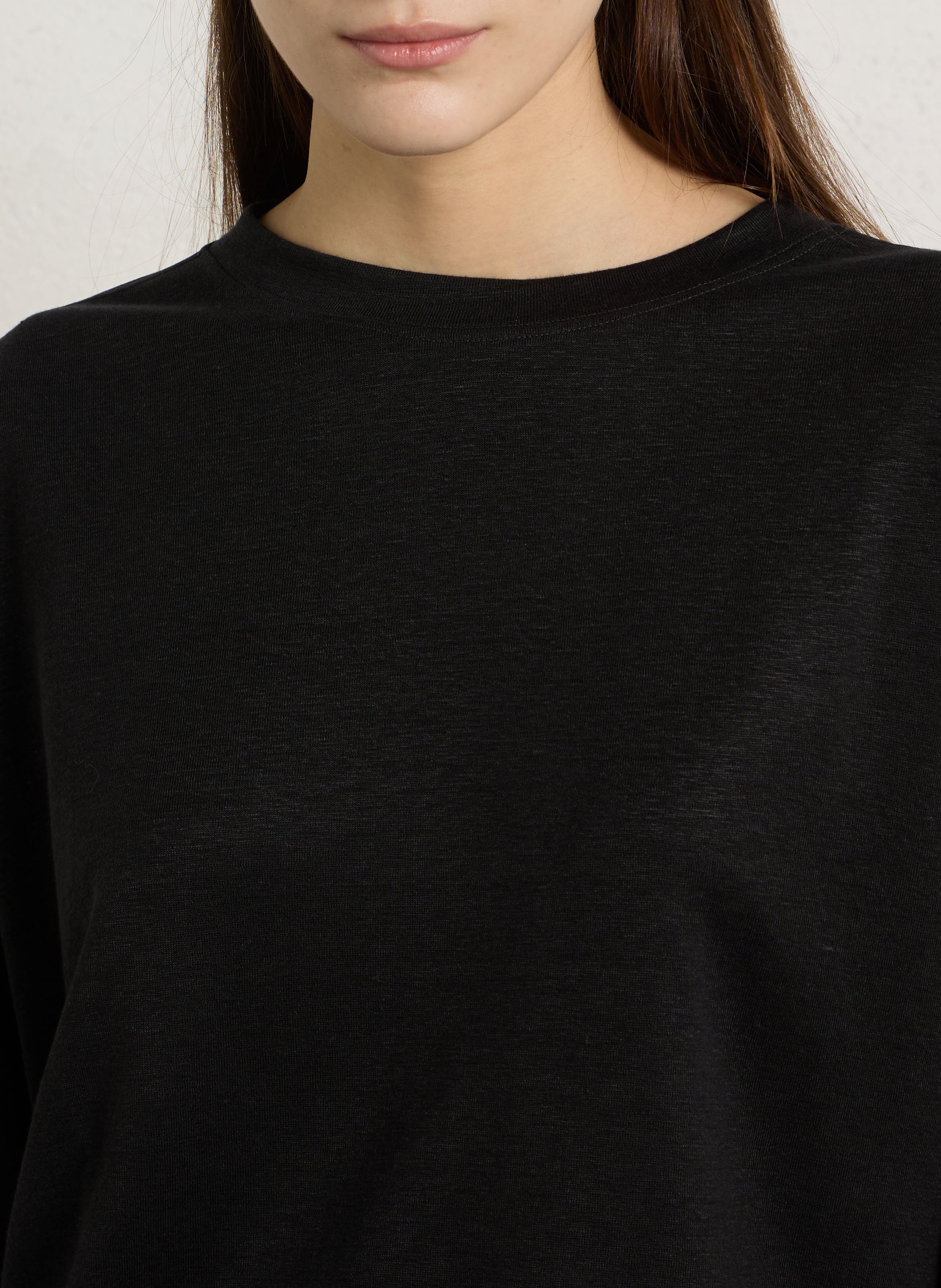 Camiseta de mezcla de lino con cuello redondo MAISON 123 Negro