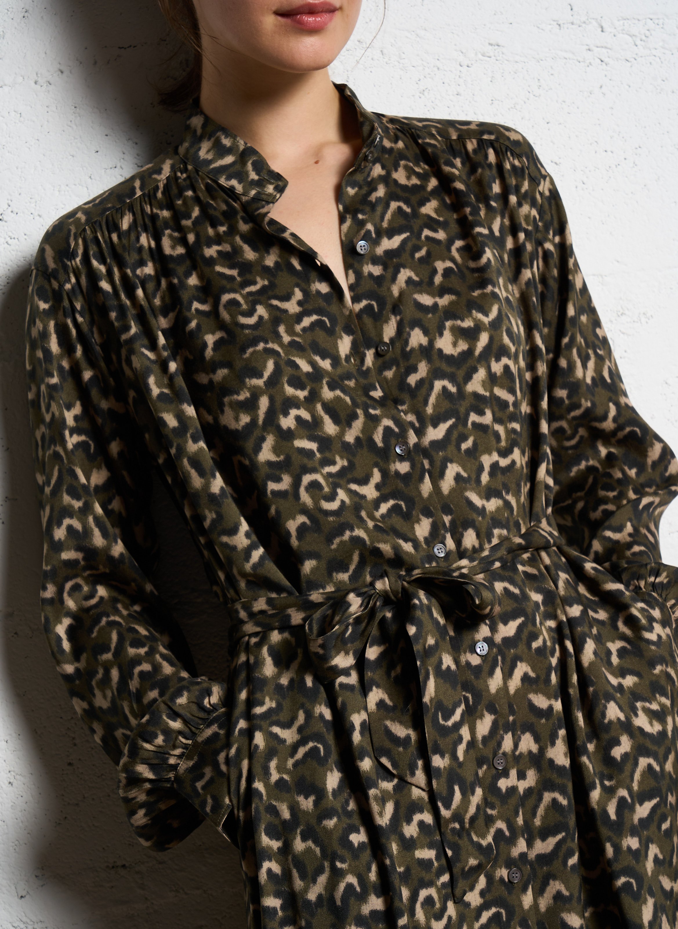 Robe longue col classique à imprimé léopard HARTFORD Vert