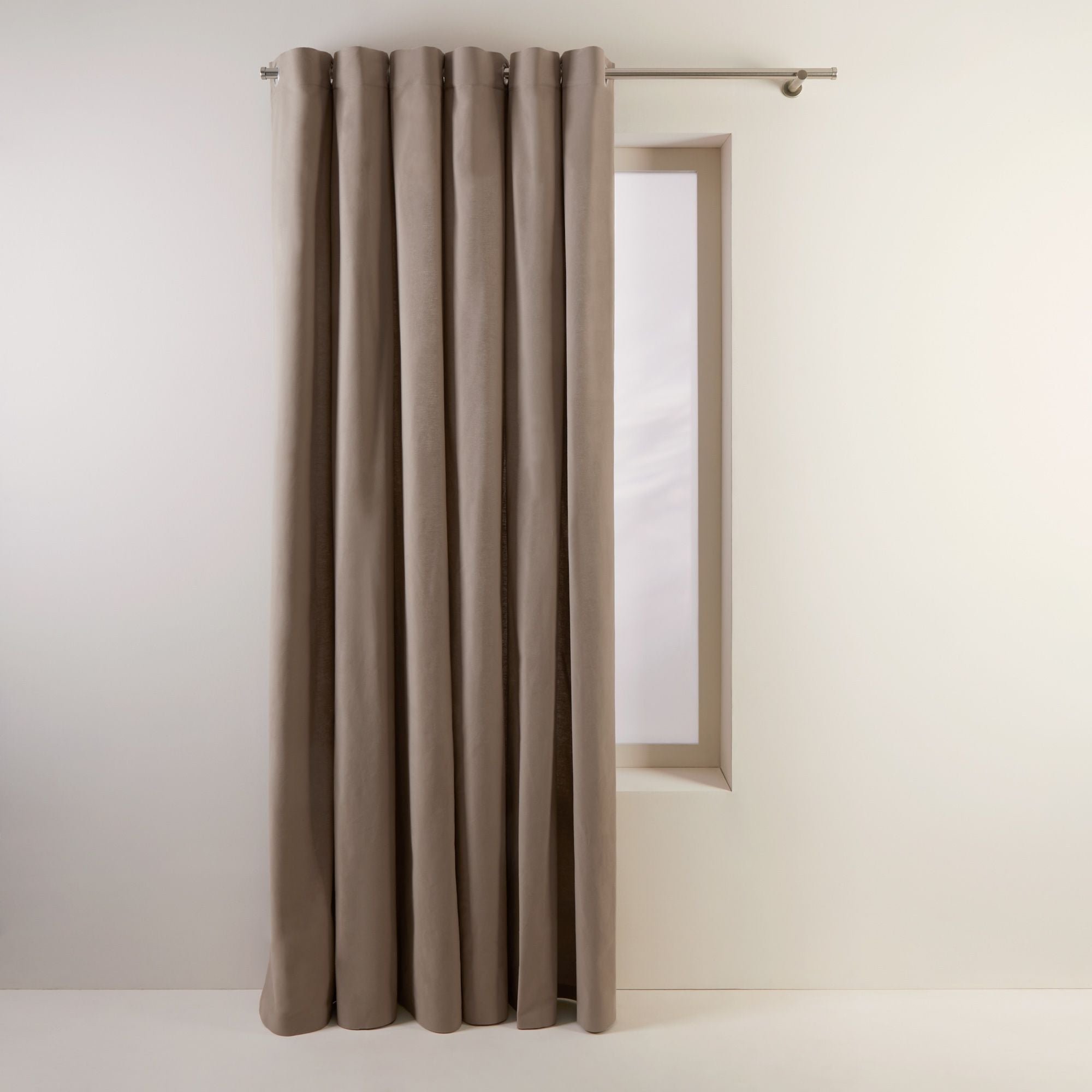 Curtain with black eyelets MADURA