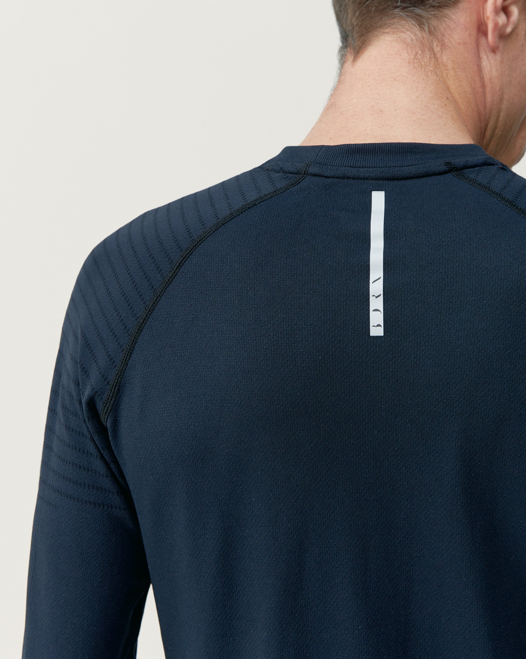 Seamless long-sleeve sports t-shirt BORN LIVING YOGA Black