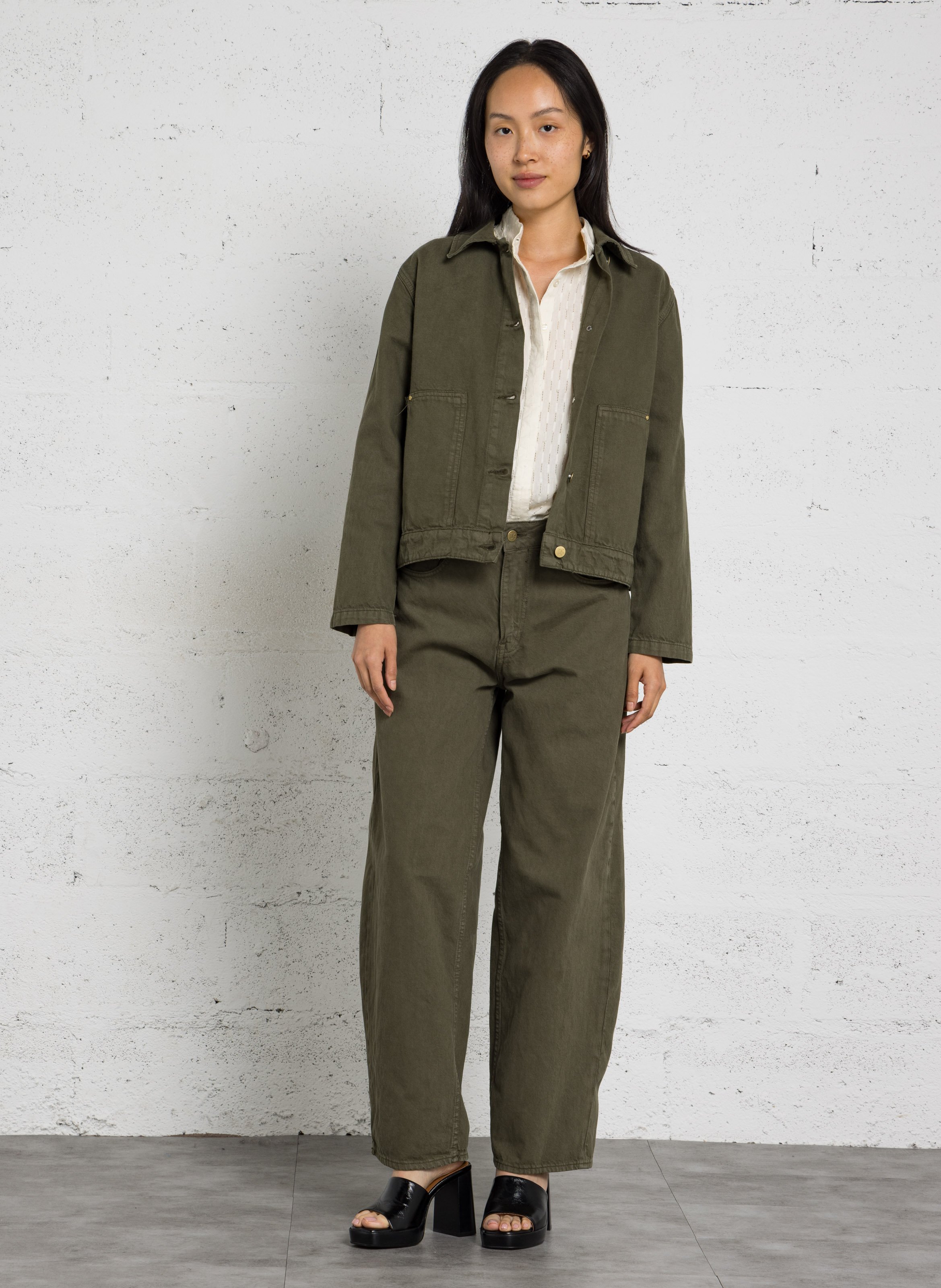 Gerade geschnittene Jacke mit klassischem Kragen aus Baumwolle. LE TEMPS DES CERISES Grun