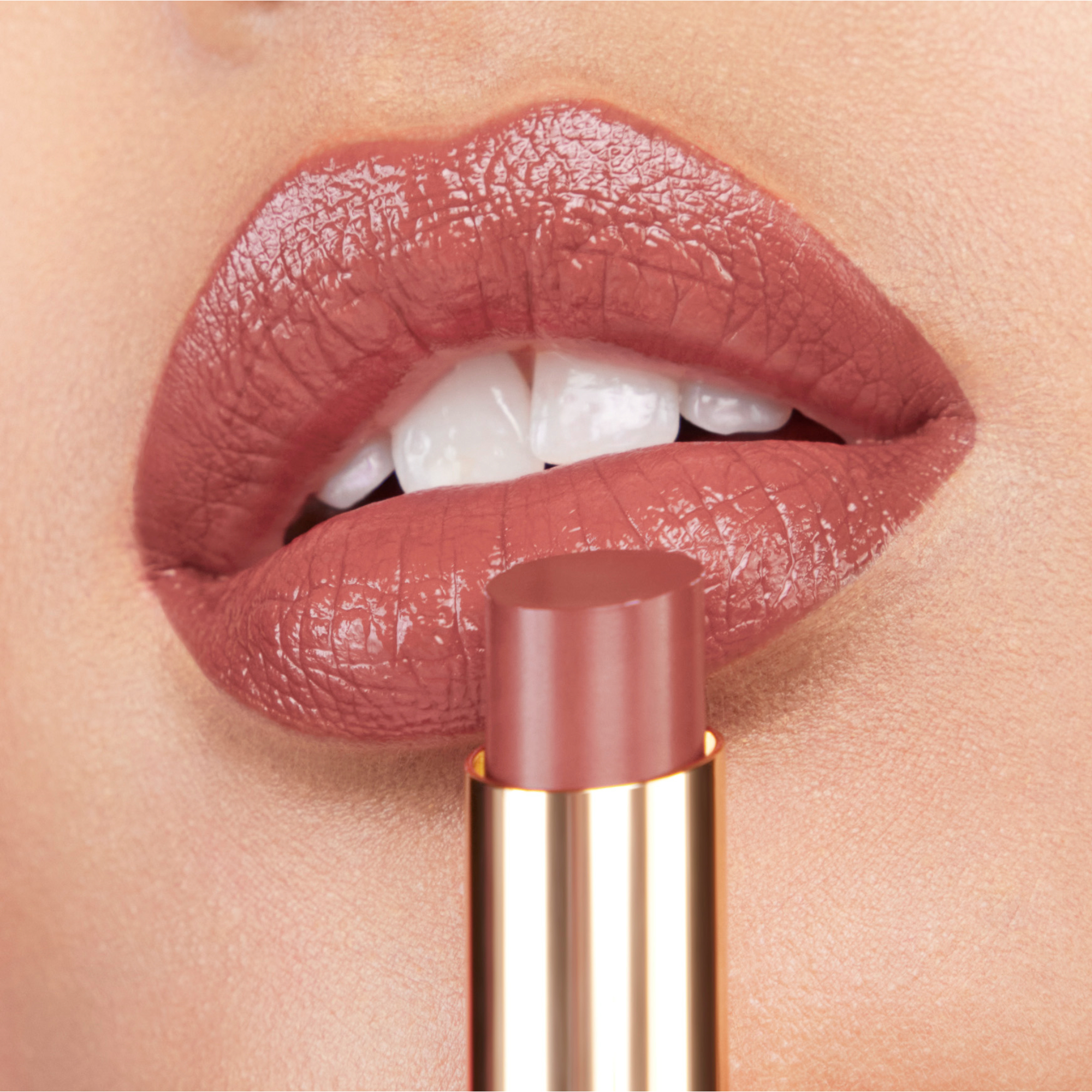 ROUGE A LEVRES BRILLANT LONGUE TENUE YVES SAINT LAURENT 10