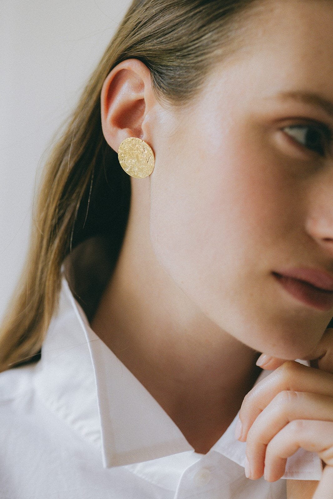 Maxi hammered round stud earrings in gold-plated fine gold MONSIEUR SIMONE Silver
