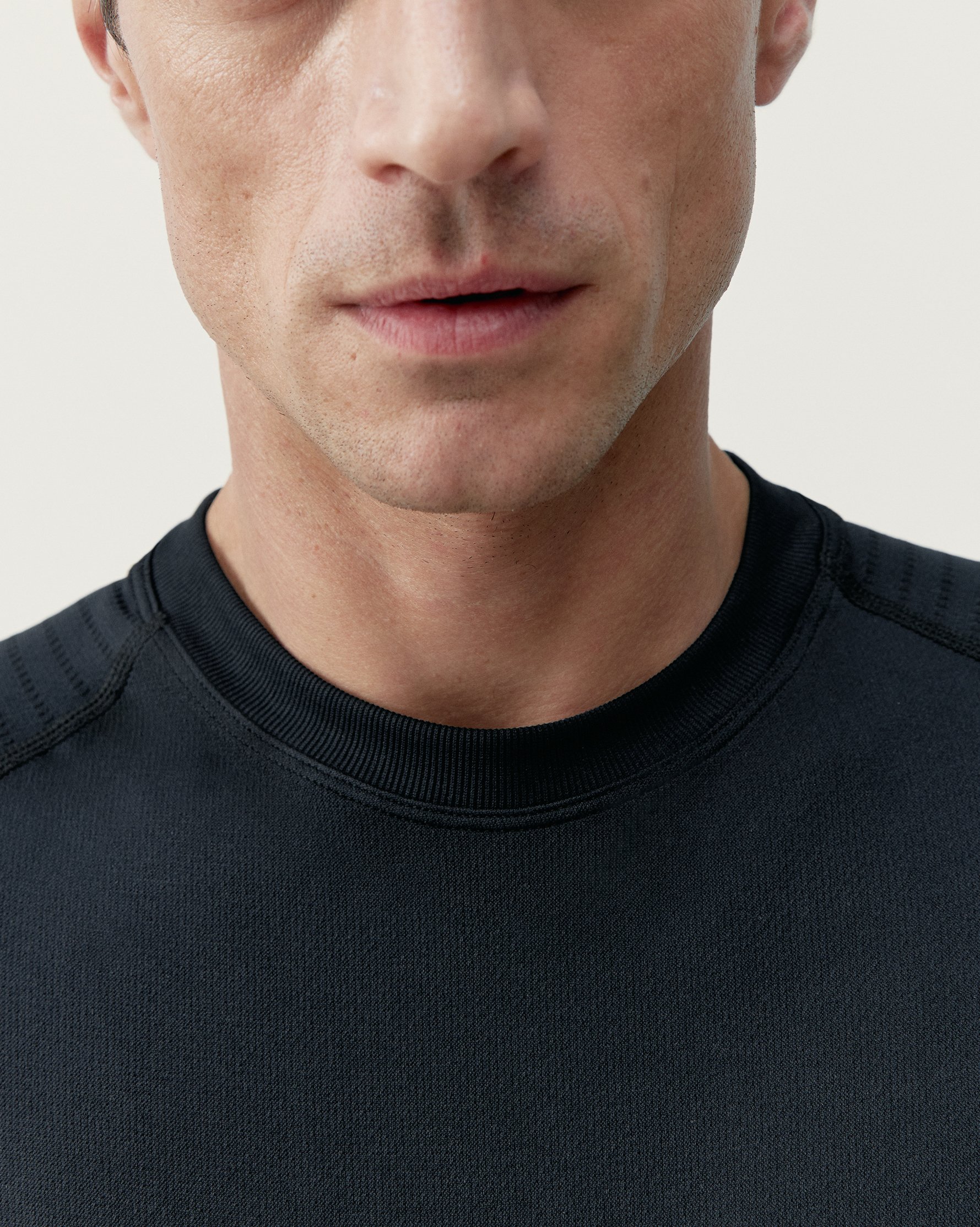 Seamless long-sleeve sports t-shirt BORN LIVING YOGA Black