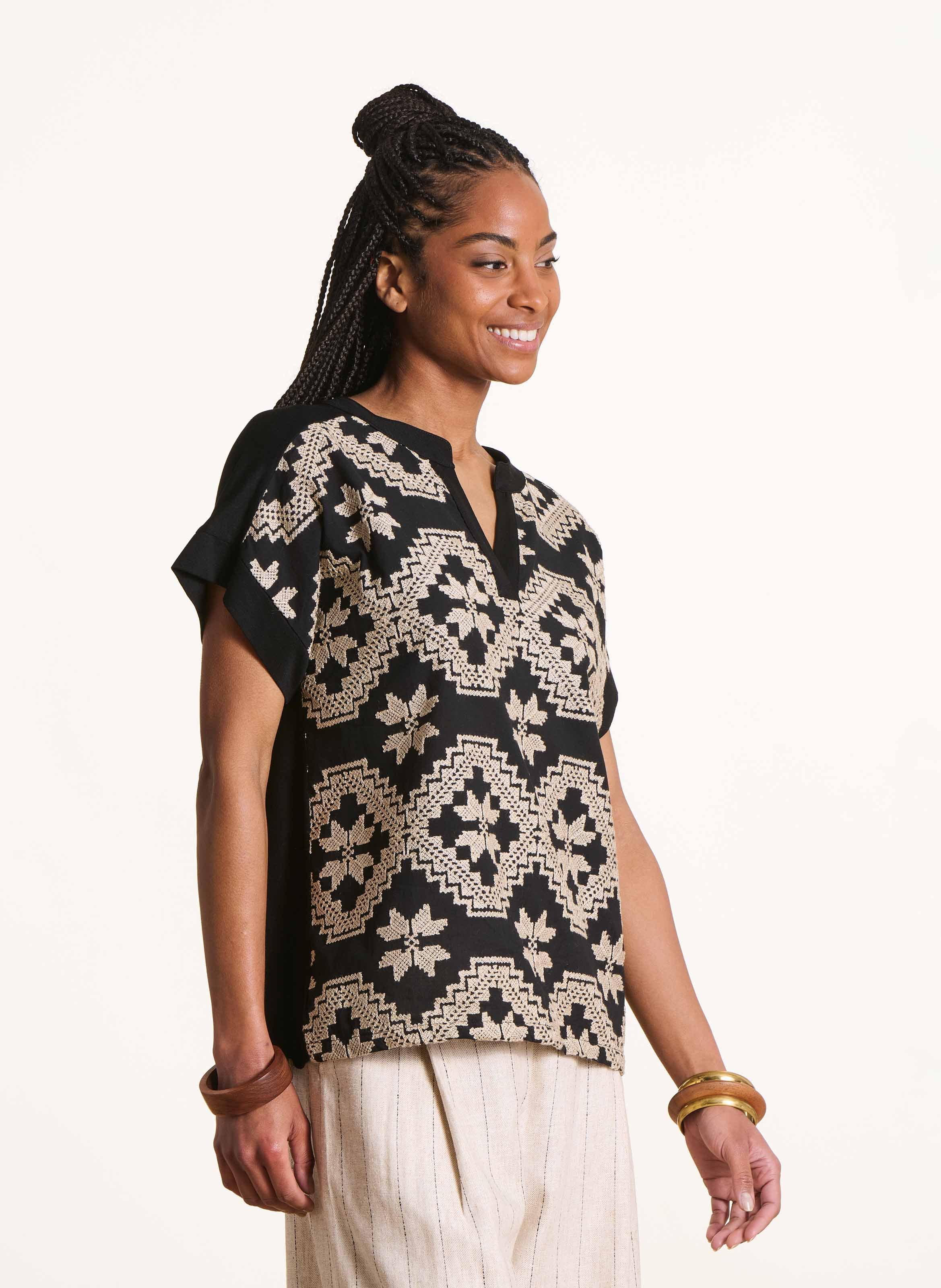 Tee-shirt col tunisien en coton mélangé LA FEE MARABOUTEE Noir