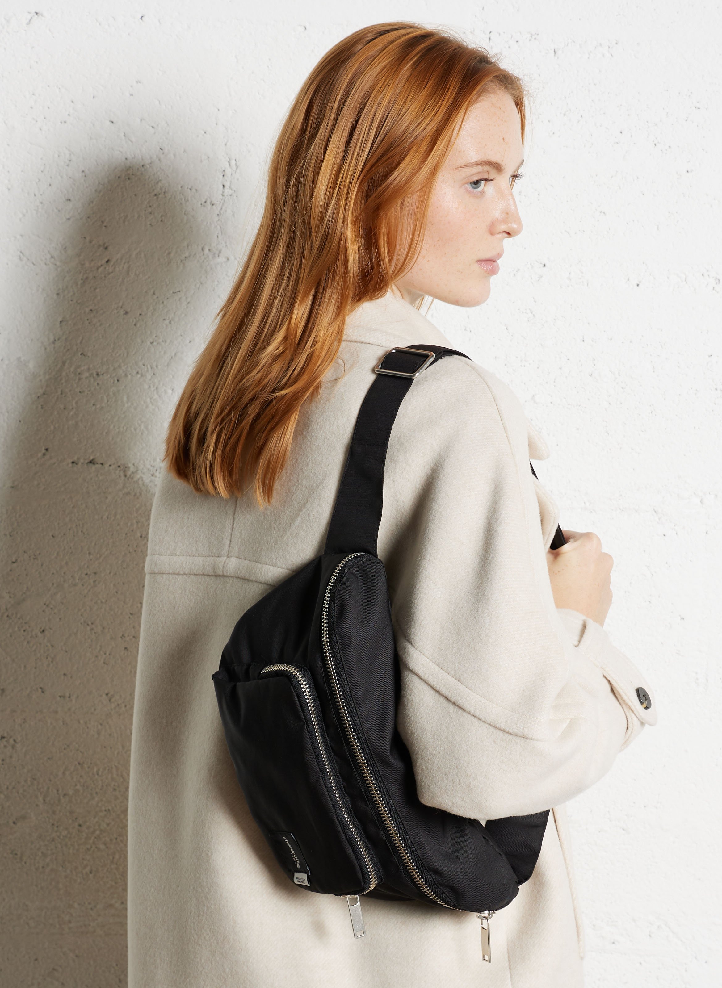 Solid color zippered waist bag with pocket RIVEDROITE PARIS Black