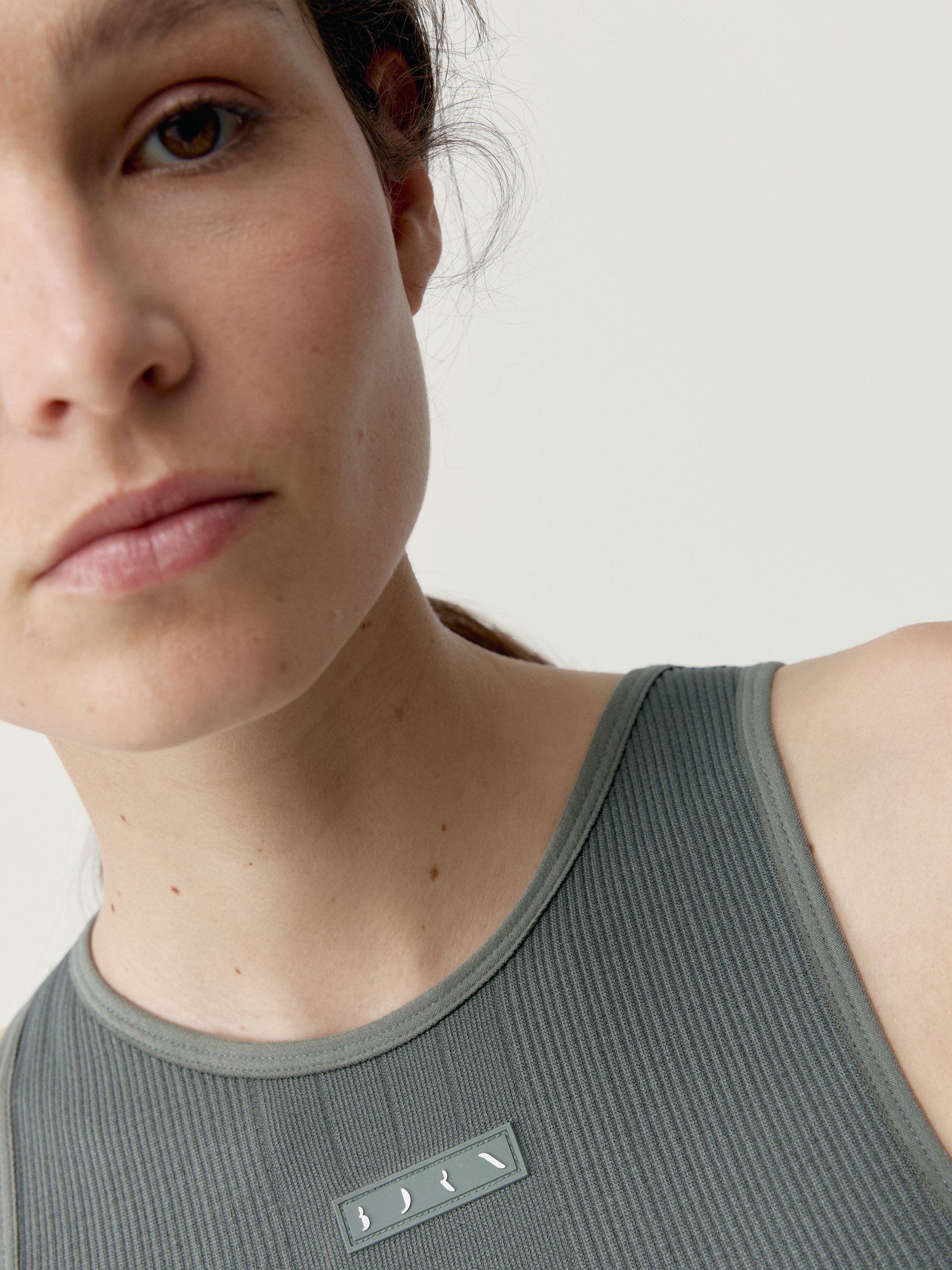 T-shirt de sport seamless sans manches nora BORN Vert