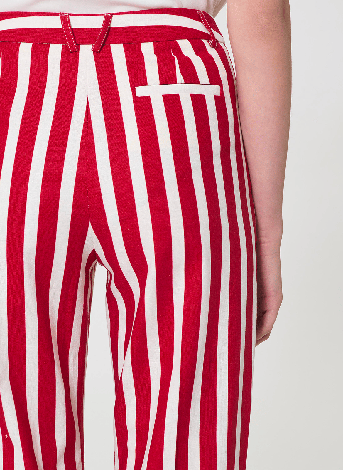 Pantalon tailleur rayé en lin et coton TARA JARMON Rouge