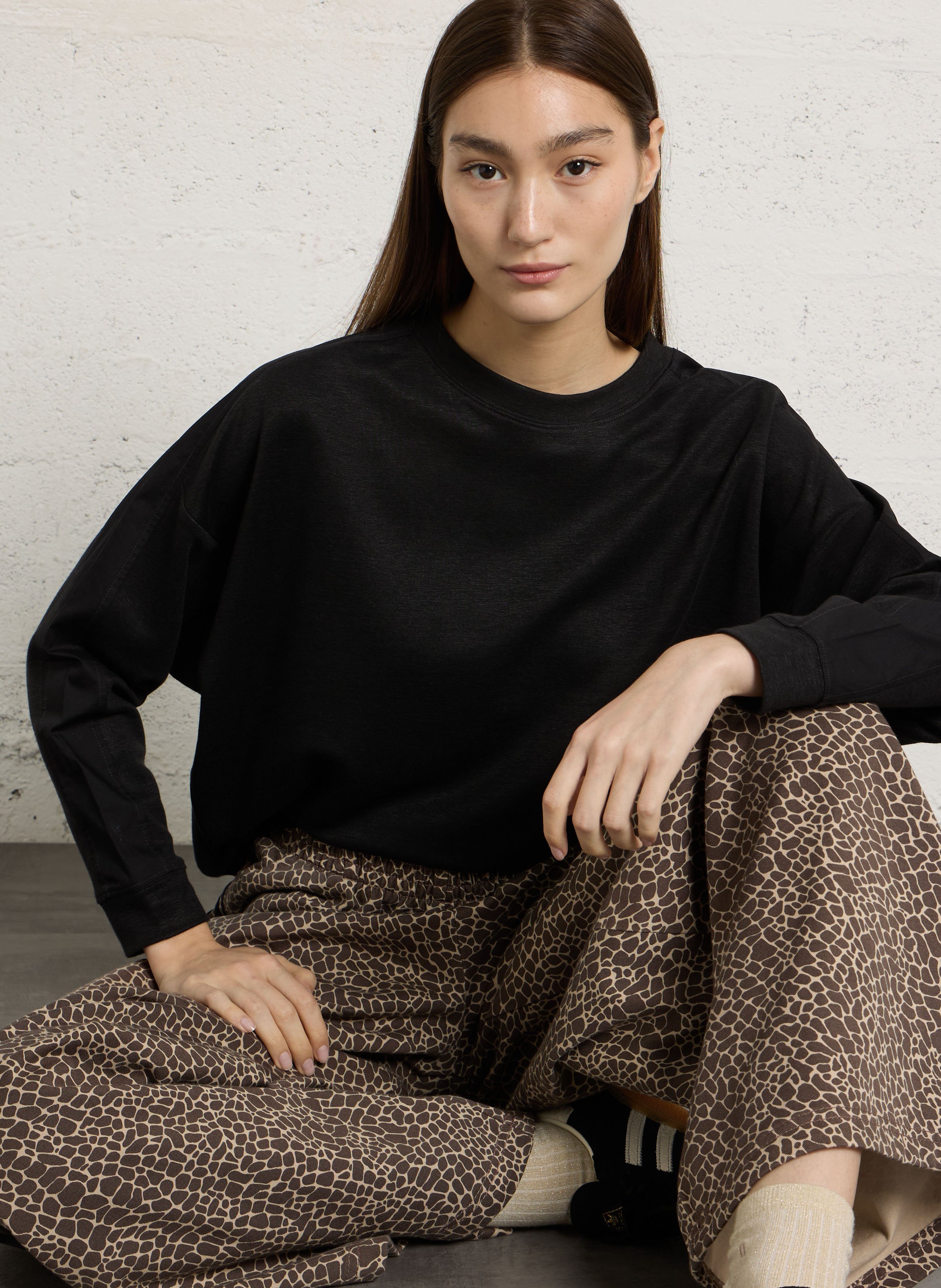 Camiseta de mezcla de lino con cuello redondo MAISON 123 Negro