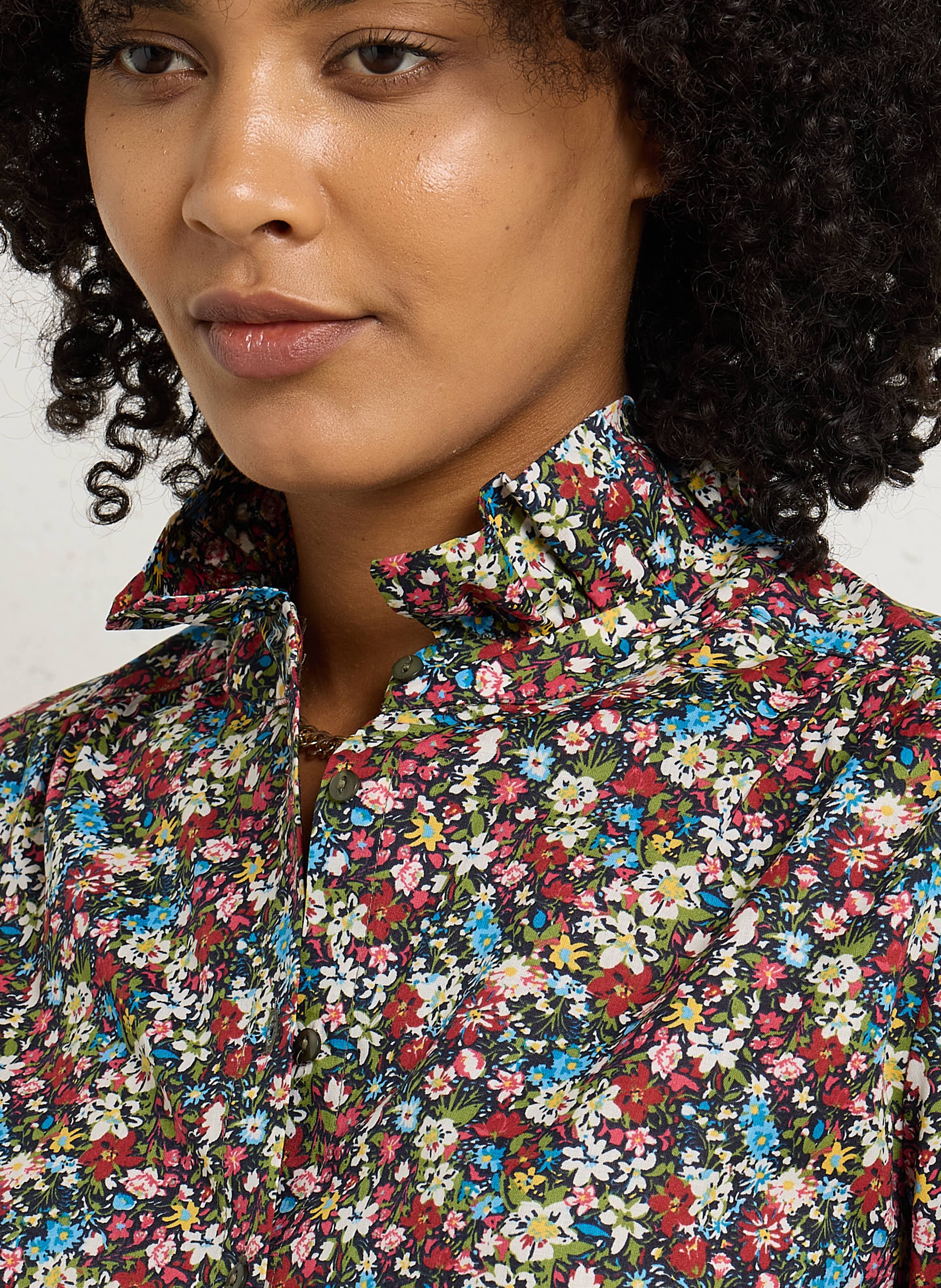 Bluse mit viktorianischem Kragen und Blumenmuster aus Baumwolle MAISON 123 Beige