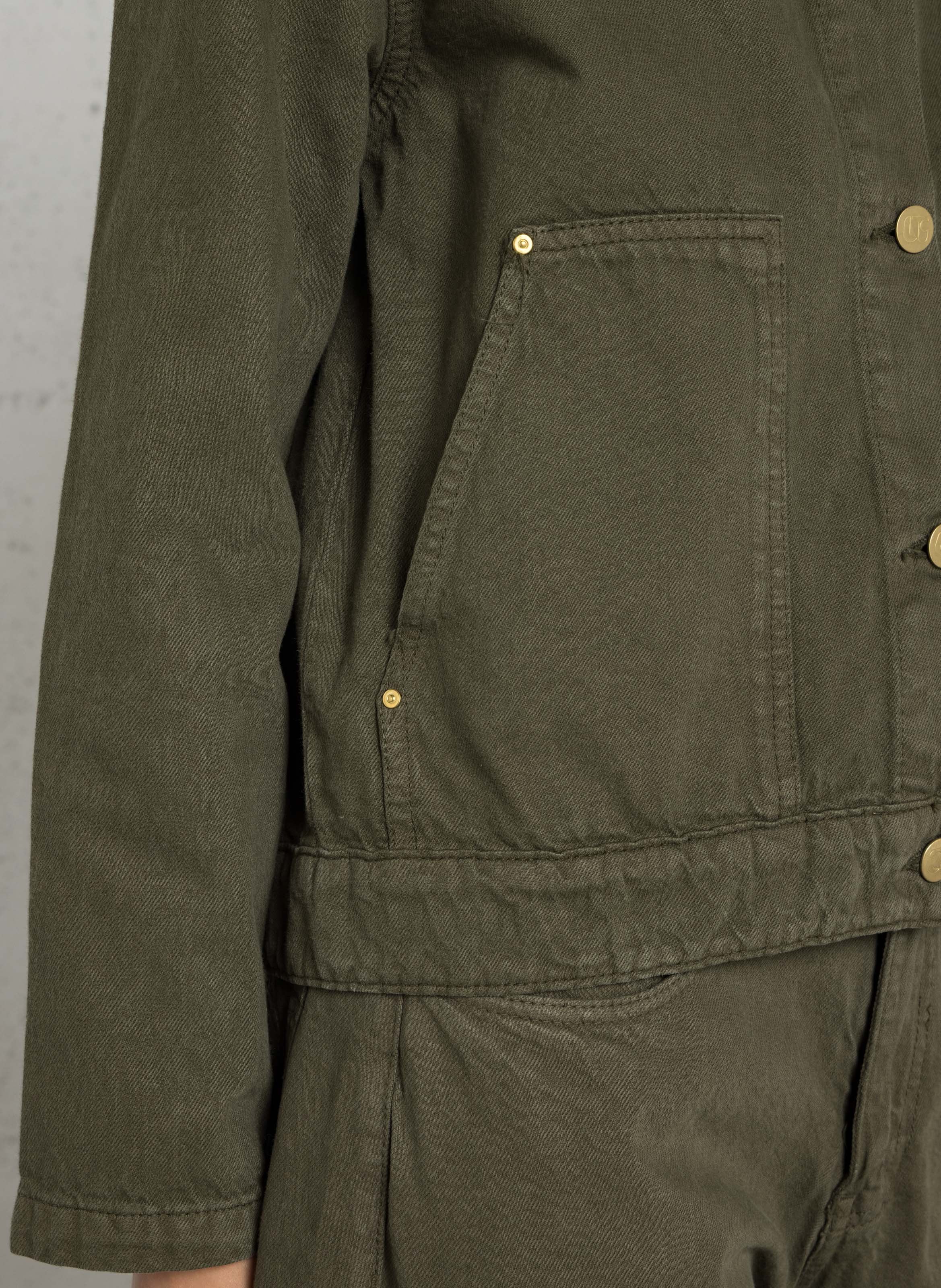 Gerade geschnittene Jacke mit klassischem Kragen aus Baumwolle. LE TEMPS DES CERISES Grun