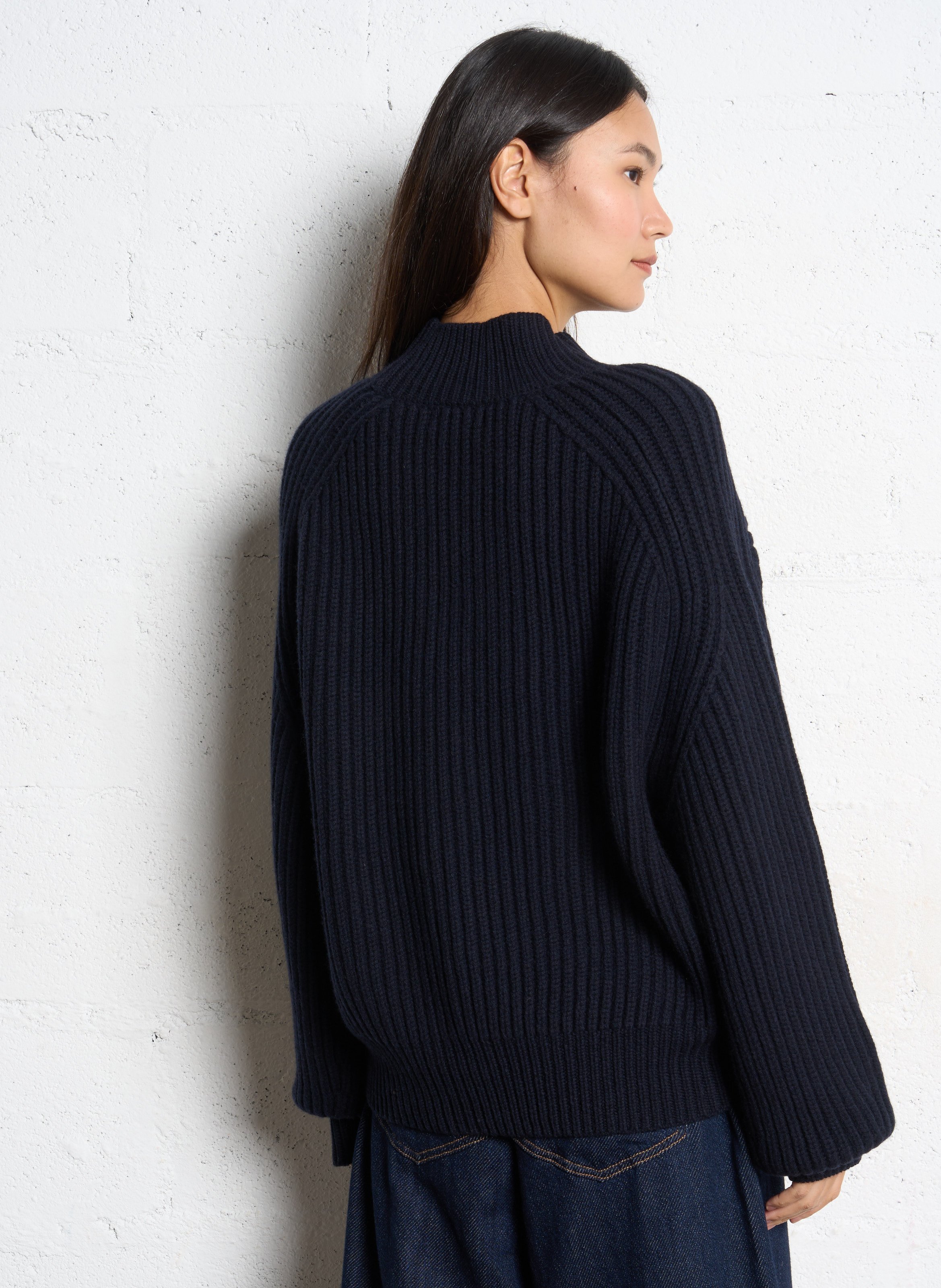 Pull oversize col montant en laine mérinos SOEUR Bleu