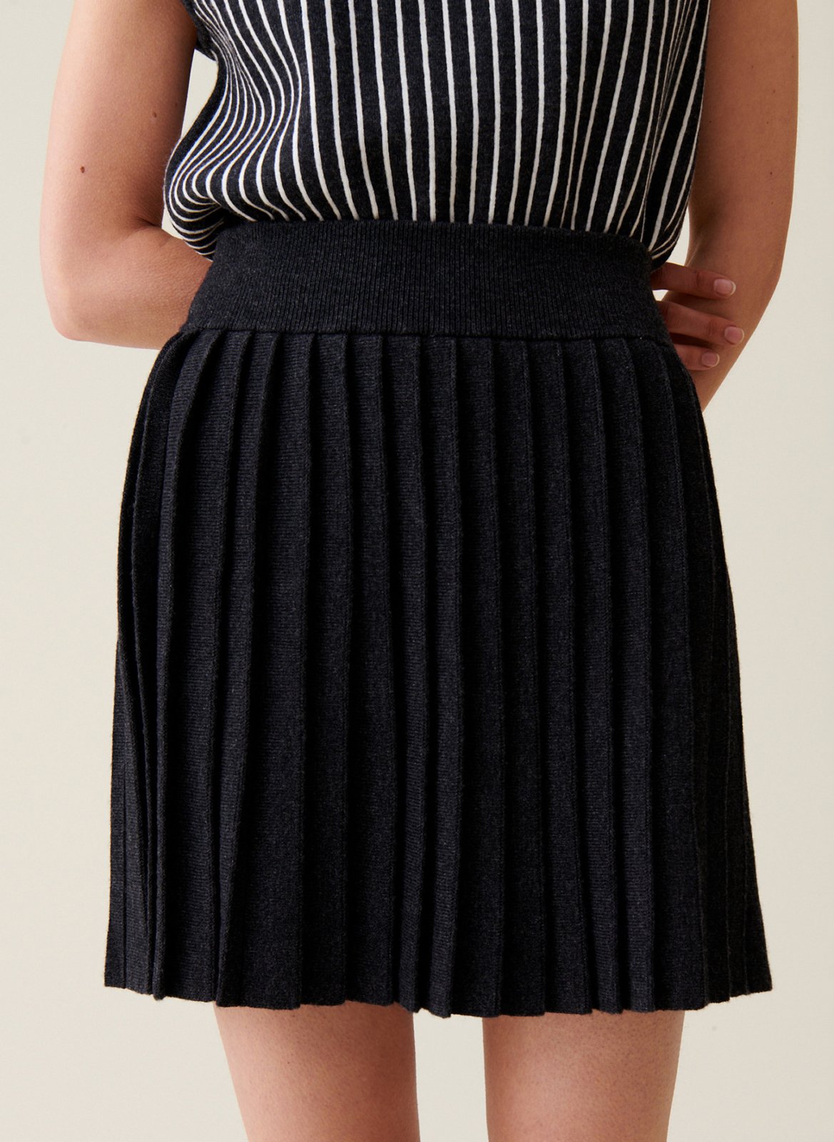 Korte plooirok van tricot CLAUDIE PIERLOT Grijs