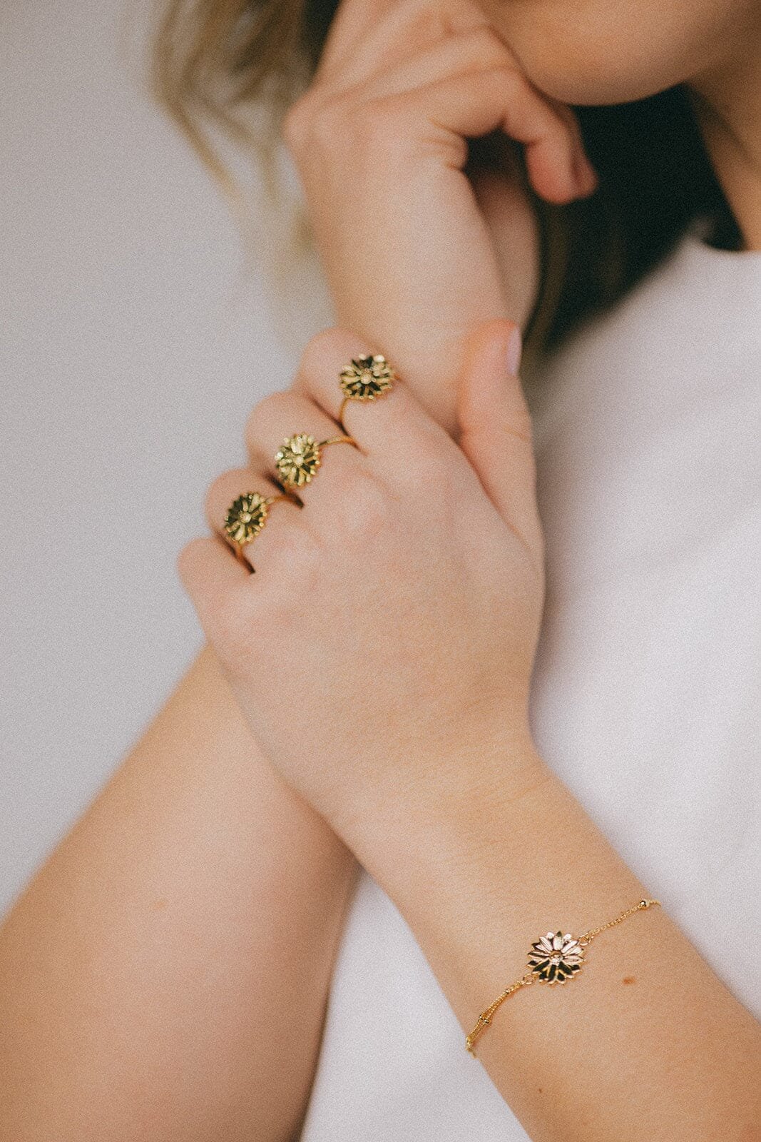 Silver plated flower bracelet Golden